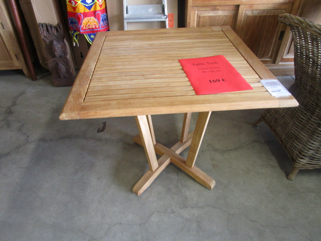 <p>Table carrée Teck Victor<br />80 x 80 Cm<br />169,00 € T.T.C<br /><a href="/Article/2231?type=neuf" style="color:white;" target="_blank">Lien vers l&#39;article</a></p>