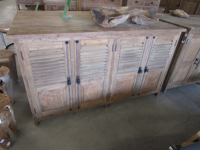 <p>Dressoir Teck MW002<br />Portes jalousies (Louvre)<br />499,00 € T.T.C<br /><a href="/Article/2645?type=neuf" style="color:white;" target="_blank">Lien vers l&#39;article</a></p>