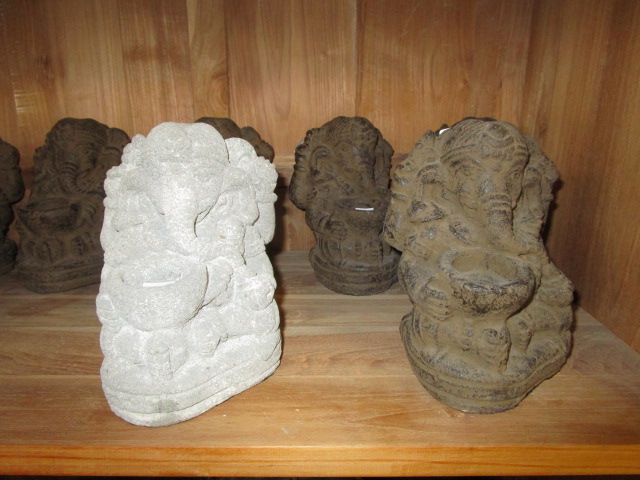 <p>Ganesha with candle<br />29,00 € T.T.C<br /><a href="/Article/2839?type=neuf" style="color:white;" target="_blank">Lien vers l&#39;article</a></p>