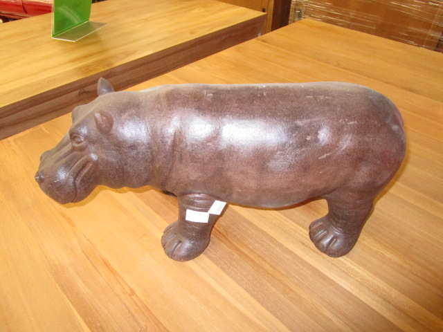 <p>Hippopotame<br />Kuda Nil<br />40,00 € T.T.C<br /><a href="/Article/2798?type=neuf" style="color:white;" target="_blank">Lien vers l&#39;article</a></p>