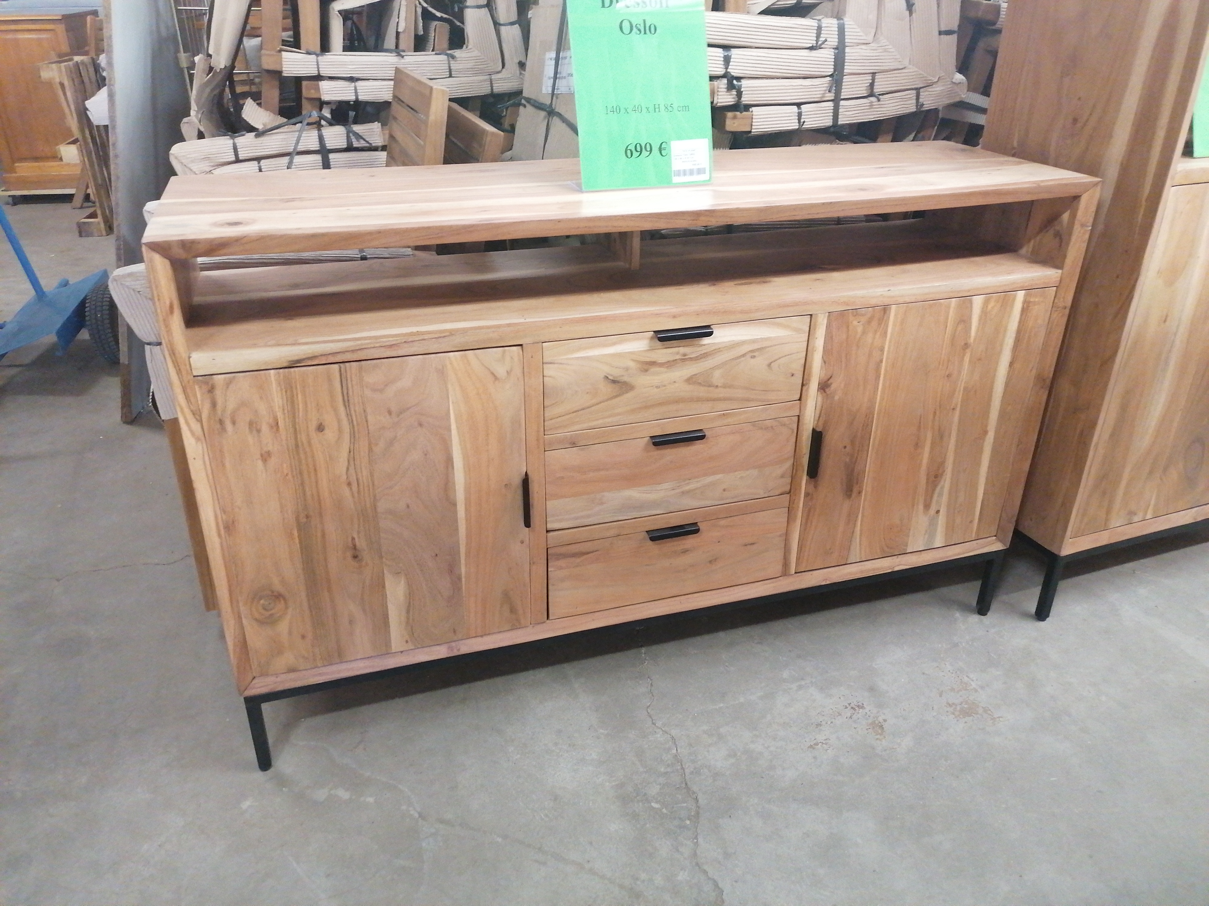 <p>Dressoir Oslo 12692<br />140 x 40 x H 85 Cm<br />699,00 € T.T.C<br /><a href="/Article/4113?type=neuf" style="color:white;" target="_blank">Lien vers l&#39;article</a></p>