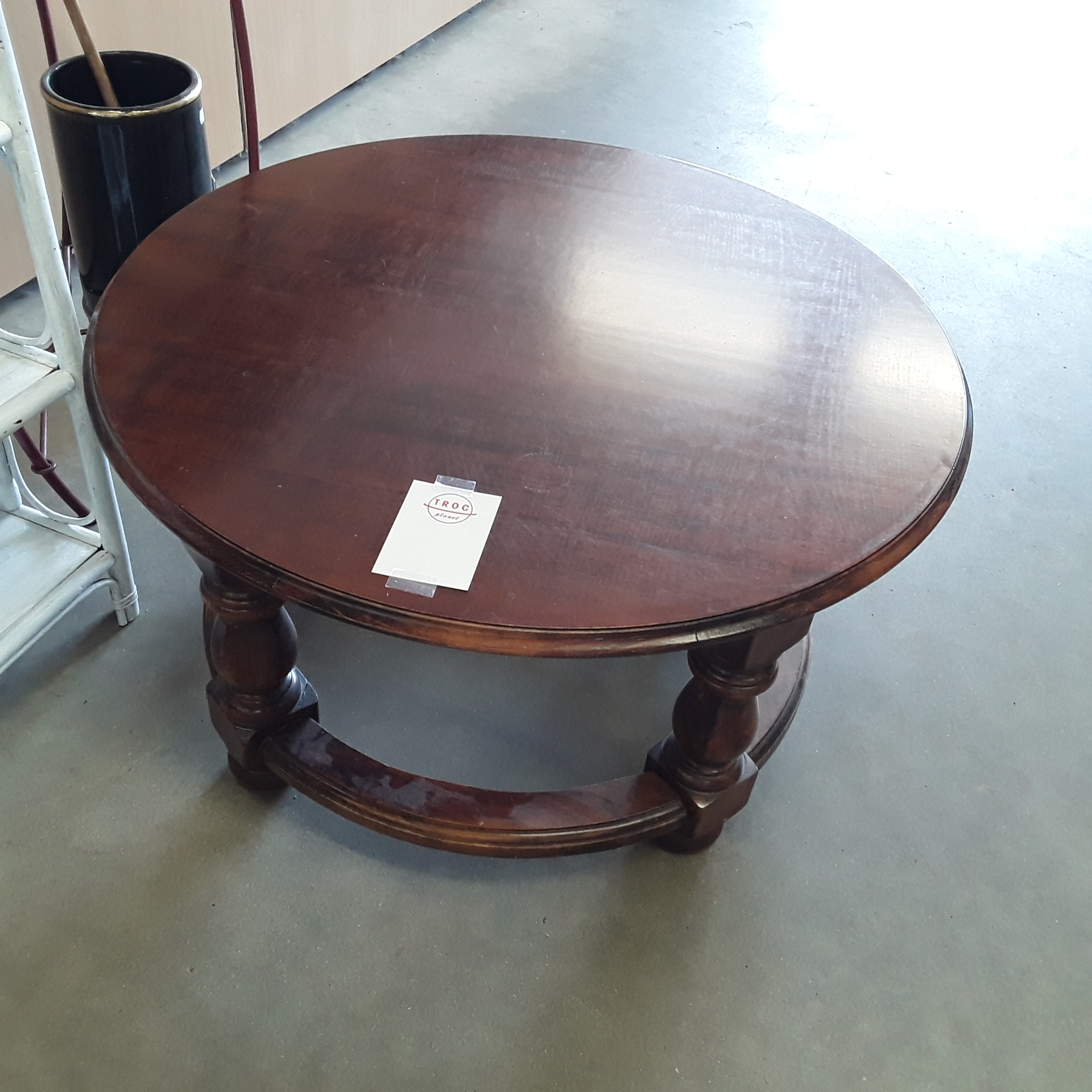 <p>Table ronde ø 80 cm<br />30,00 € T.T.C<br /><a href="/Article/121728?type=depose" style="color:white;" target="_blank">Lien vers l&#39;article</a></p>