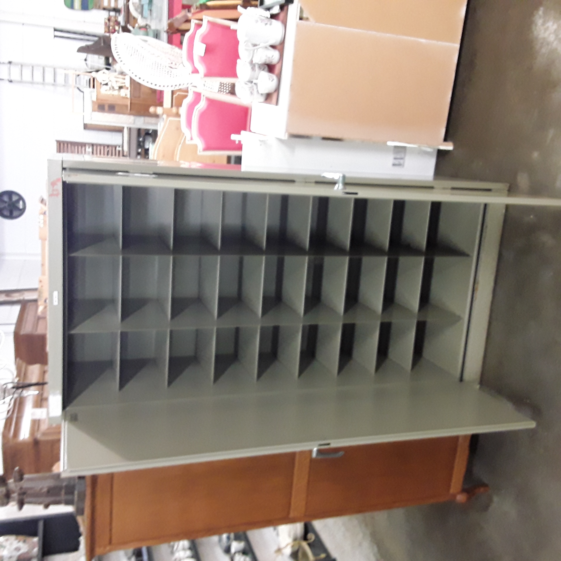 <p>Armoire métallique 2 portes<br />Mewaf + clé<br />110,00 € T.T.C<br /><a href="/Article/123923?type=depose" style="color:white;" target="_blank">Lien vers l'article</a></p>