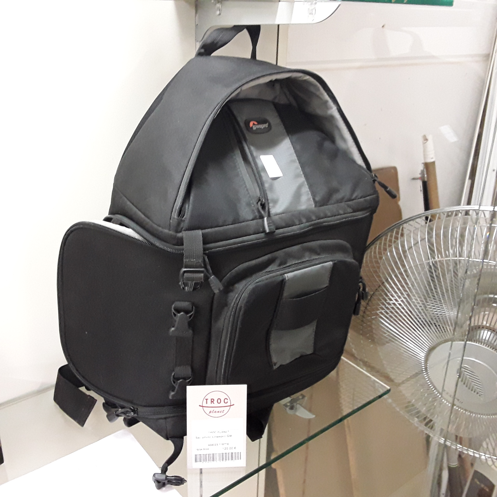 <p>Sac photo Lowepro GM<br />120,00 € T.T.C<br /><a href="/Article/118719?type=depose" style="color:white;" target="_blank">Lien vers l&#39;article</a></p>