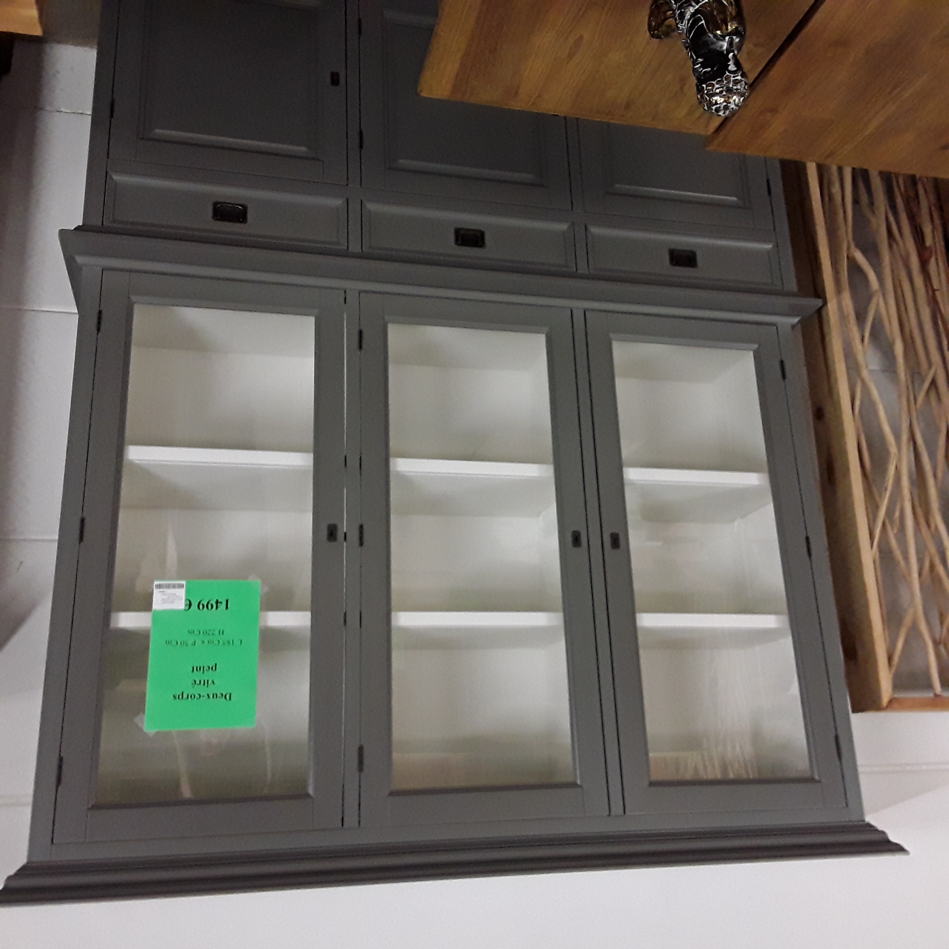 <p>Deux-corps vitré peint<br />6 portes 3 tiroirs<br />1 499,00 € T.T.C<br /><a href="/Article/4269?type=neuf" style="color:white;" target="_blank">Lien vers l&#39;article</a></p>
