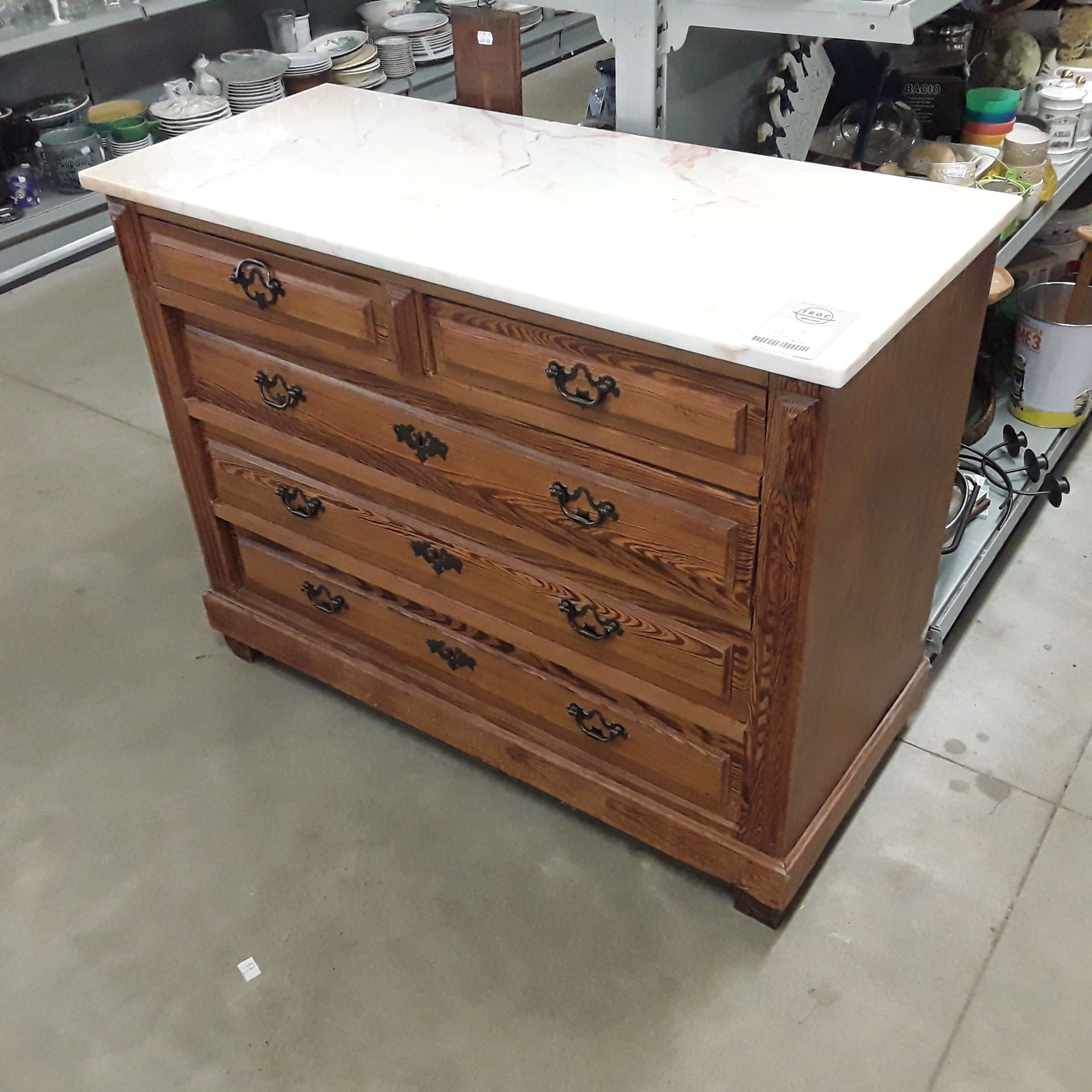 <p>Commode Pichpin 5 tiroirs<br />marbre blanc<br />36,00 € T.T.C<br /><a href="/Article/122210?type=depose" style="color:white;" target="_blank">Lien vers l&#39;article</a></p>