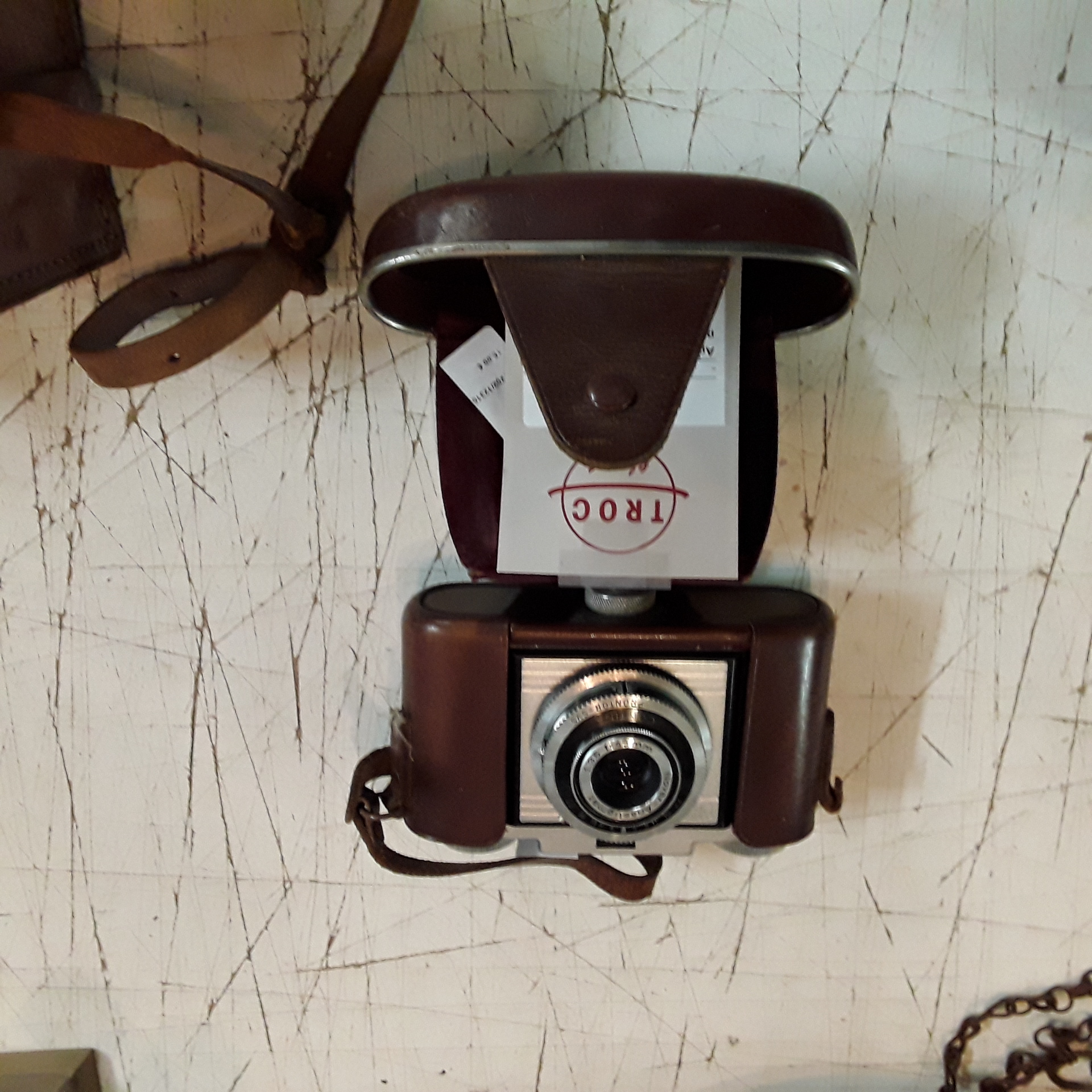 <p>Appareil photo ZEISS IKON<br />pochette cuir<br />15,00 € T.T.C<br /><a href="/Article/123167?type=depose" style="color:white;" target="_blank">Lien vers l'article</a></p>