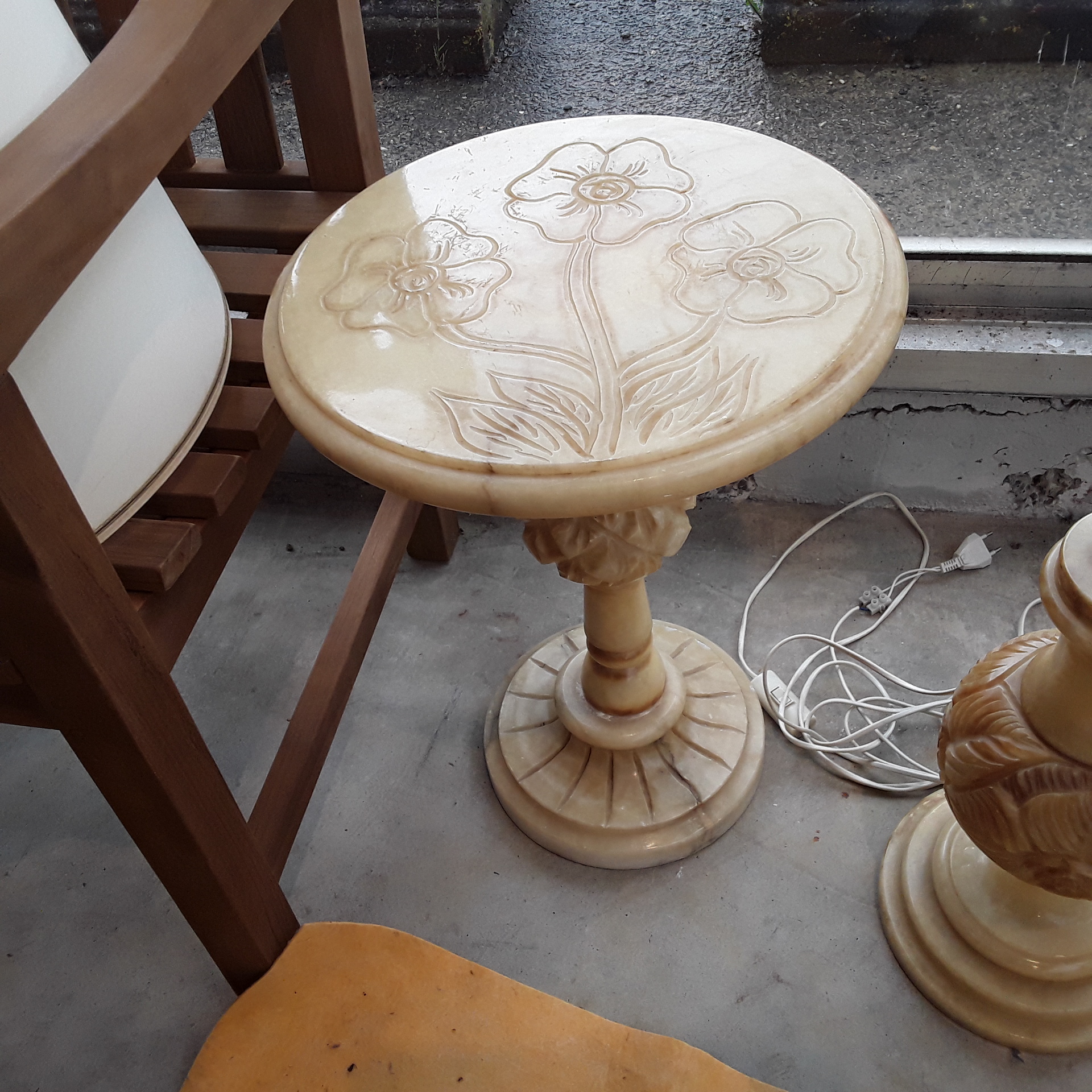 <p>Table PM Albatre<br />50,00 € T.T.C<br /><a href="/Article/121428?type=depose" style="color:white;" target="_blank">Lien vers l&#39;article</a></p>