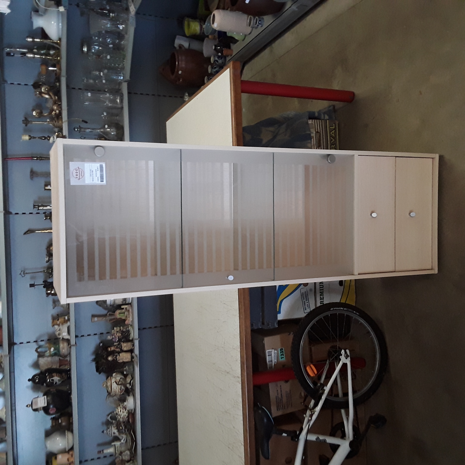 <p>Vitrine en bois MDF<br />60,00 € T.T.C<br /><a href="/Article/123955?type=depose" style="color:white;" target="_blank">Lien vers l'article</a></p>
