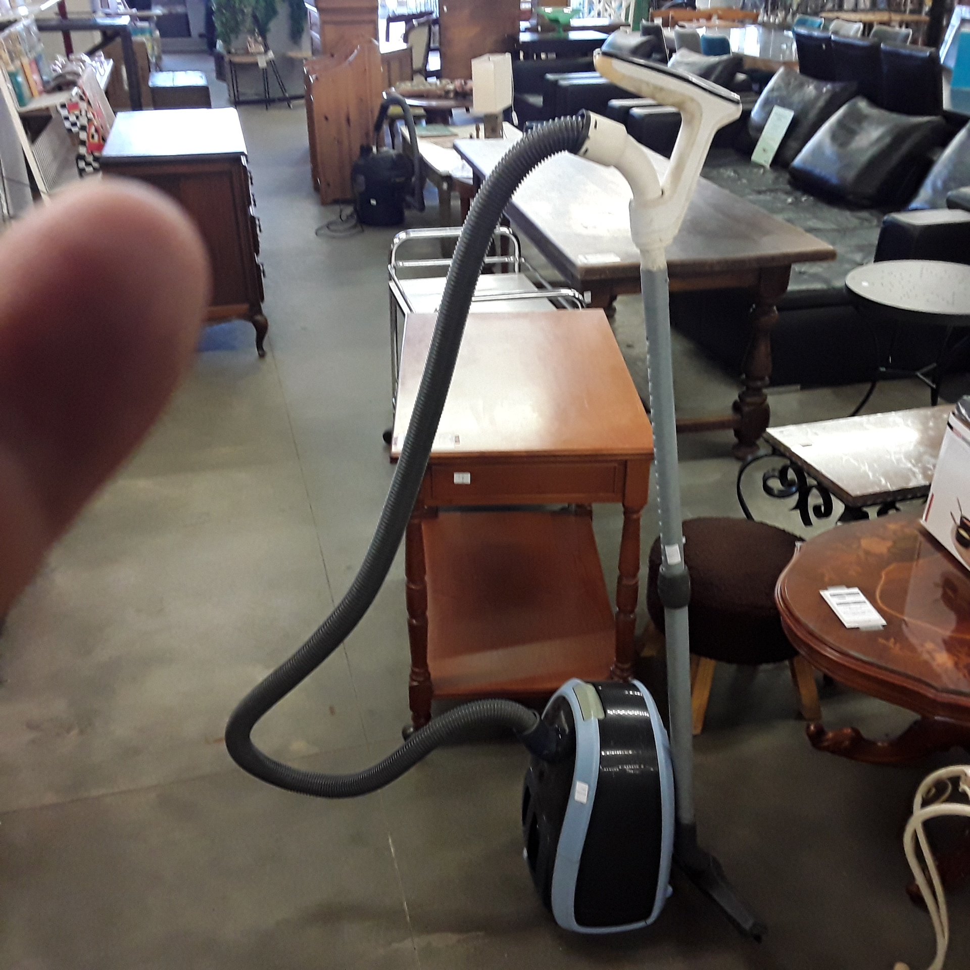 <p>Aspirateur philips<br />10,00 € T.T.C<br /><a href="/Article/123052?type=depose" style="color:white;" target="_blank">Lien vers l'article</a></p>