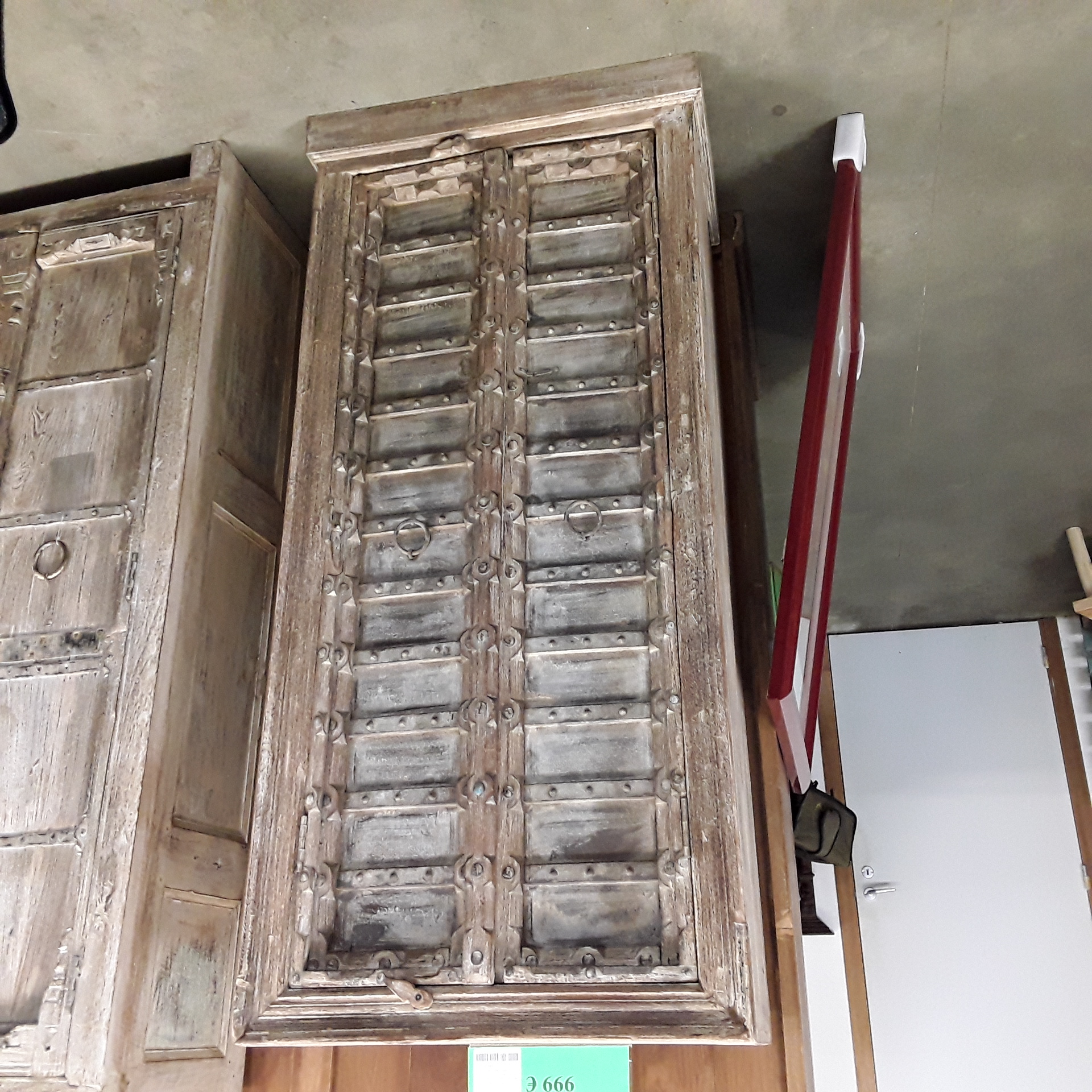 <p>Meuble indien 2 portes<br />metal 13462<br />999,00 € T.T.C<br /><a href="/Article/4370?type=neuf" style="color:white;" target="_blank">Lien vers l&#39;article</a></p>