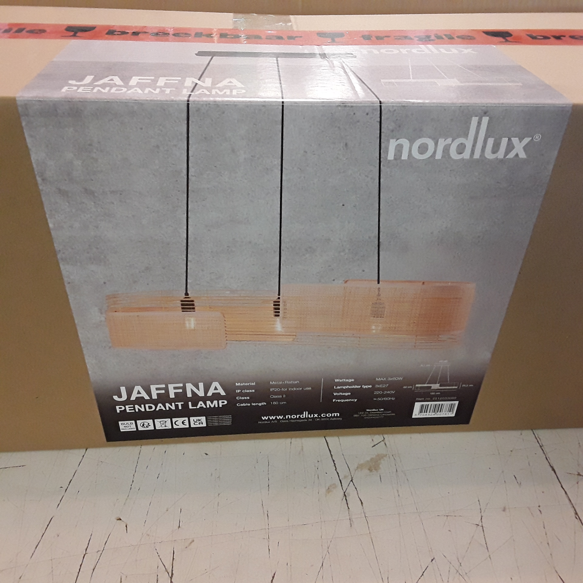 <p>Lampe Jaffna 3 points lumineux<br />à suspendre<br />99,00 € T.T.C<br /><a href="/Article/122743?type=depose" style="color:white;" target="_blank">Lien vers l&#39;article</a></p>