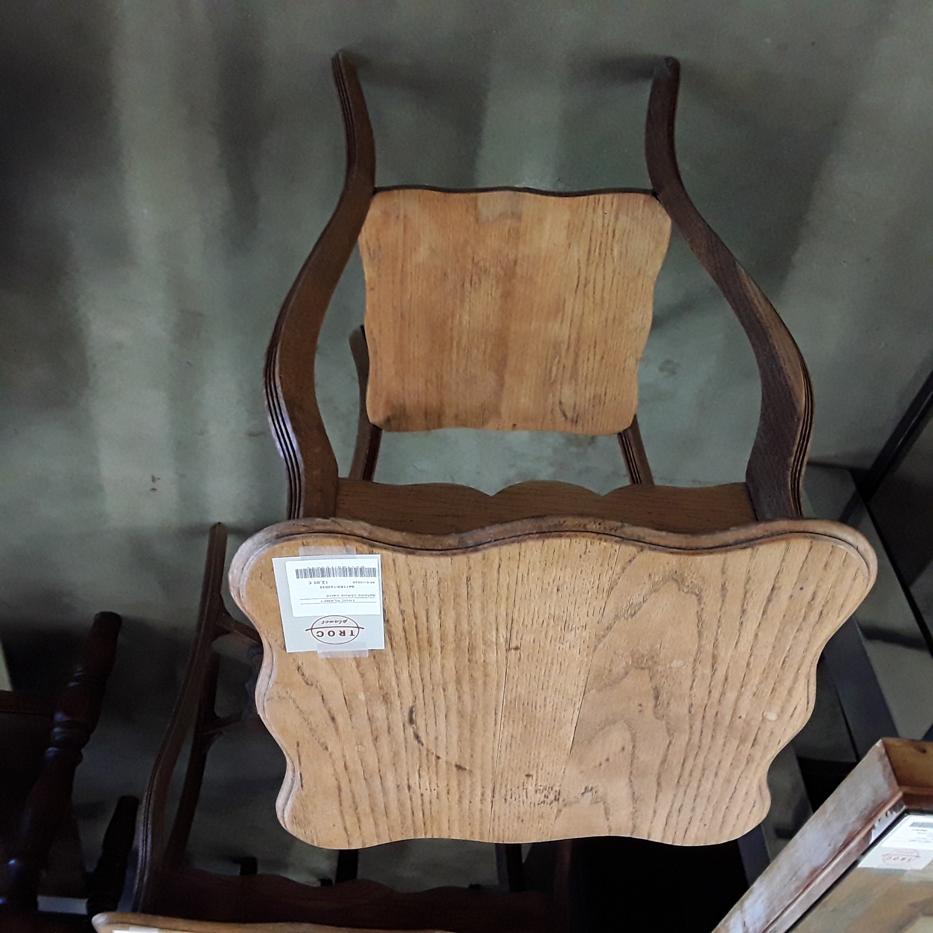 <p>Selette chêne carré<br />12,00 € T.T.C<br /><a href="/Article/123033?type=depose" style="color:white;" target="_blank">Lien vers l'article</a></p>