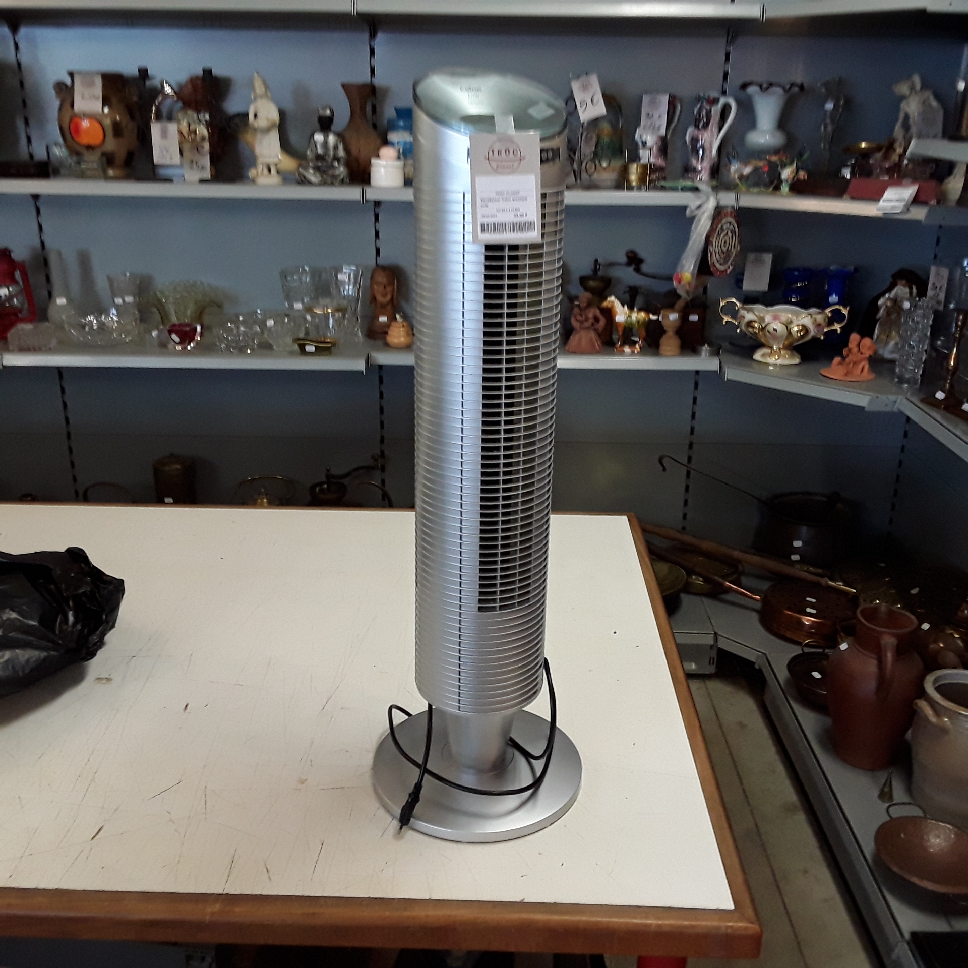 <p>Ventilateur Calor pivotant <br />eole<br />15,00 € T.T.C<br /><a href="/Article/116365?type=depose" style="color:white;" target="_blank">Lien vers l&#39;article</a></p>