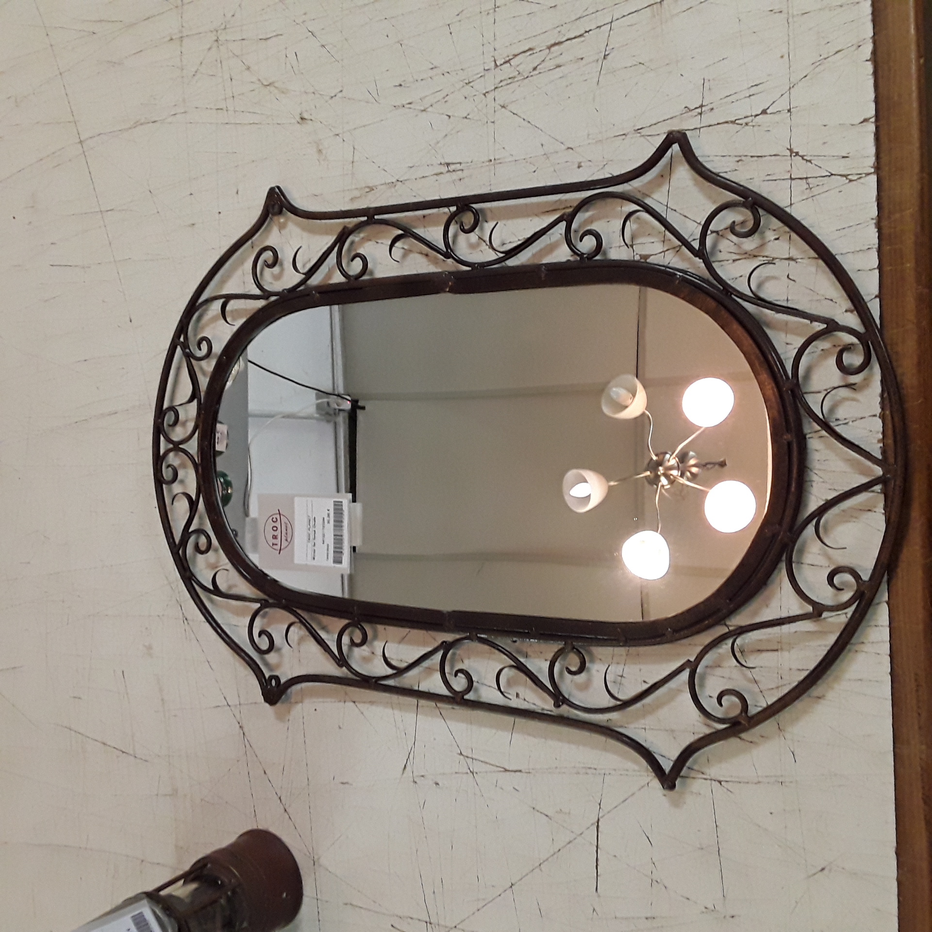 <p>Miroir fer forgé Ovale<br />24,00 € T.T.C<br /><a href="/Article/123244?type=depose" style="color:white;" target="_blank">Lien vers l'article</a></p>