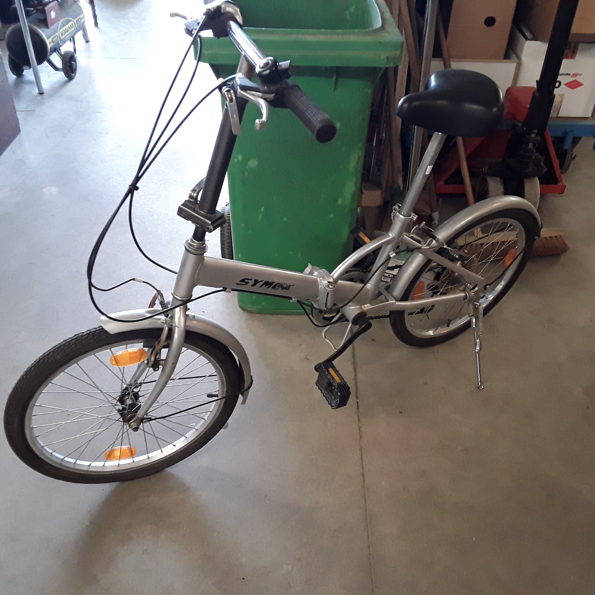 <p>Vélo pliant Syntex<br />80,00 € T.T.C<br /><a href="/Article/121435?type=depose" style="color:white;" target="_blank">Lien vers l&#39;article</a></p>