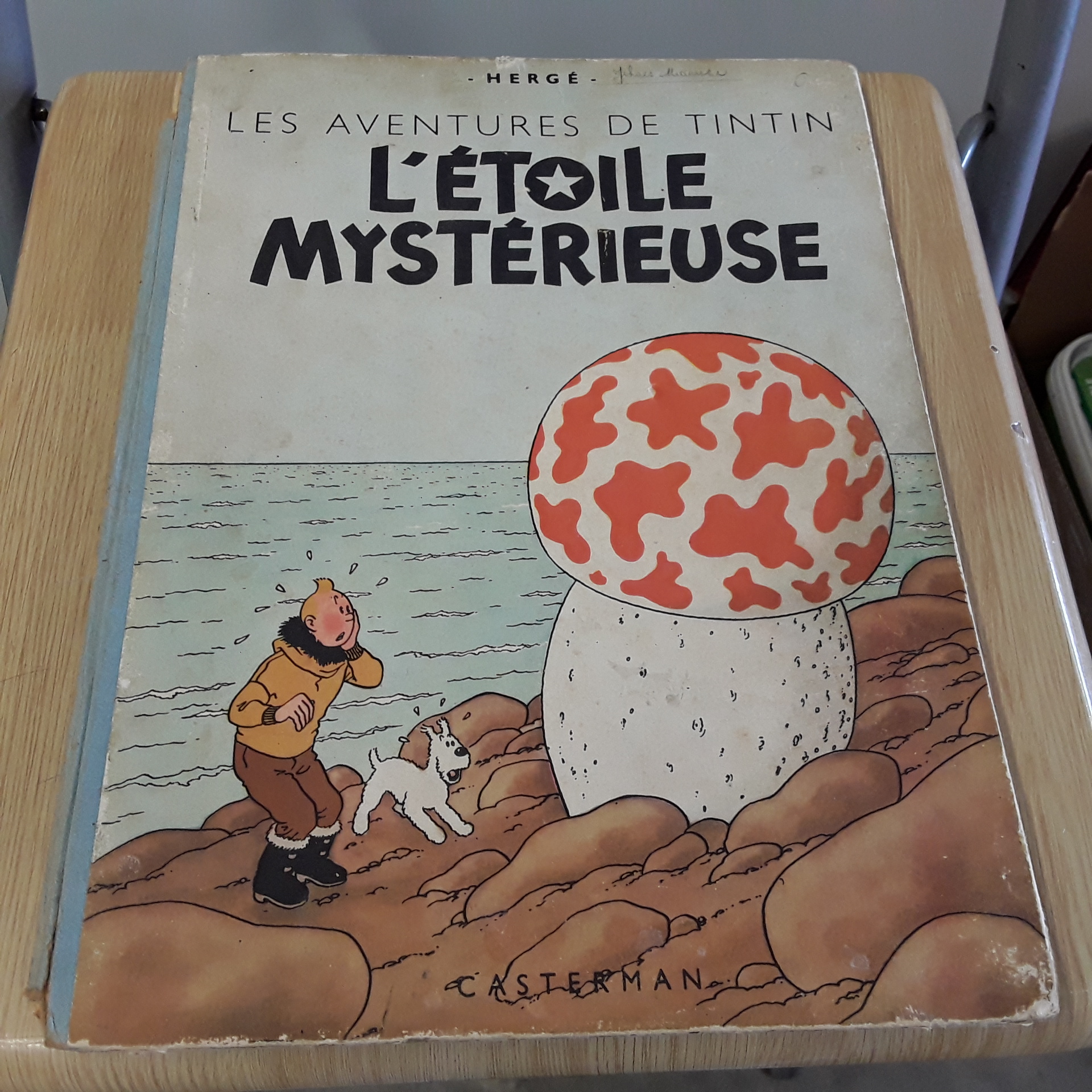 <p>Album Tintin L'étoile<br /> Mystérieuse <br />120,00 € T.T.C<br /><a href="/Article/120704?type=depose" style="color:white;" target="_blank">Lien vers l&#39;article</a></p>