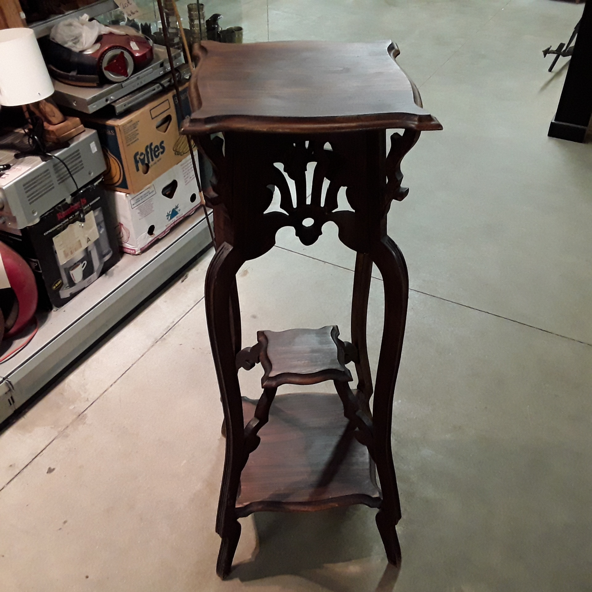 <p>Sellette haute 3 étages<br />60,00 € T.T.C<br /><a href="/Article/122770?type=depose" style="color:white;" target="_blank">Lien vers l&#39;article</a></p>