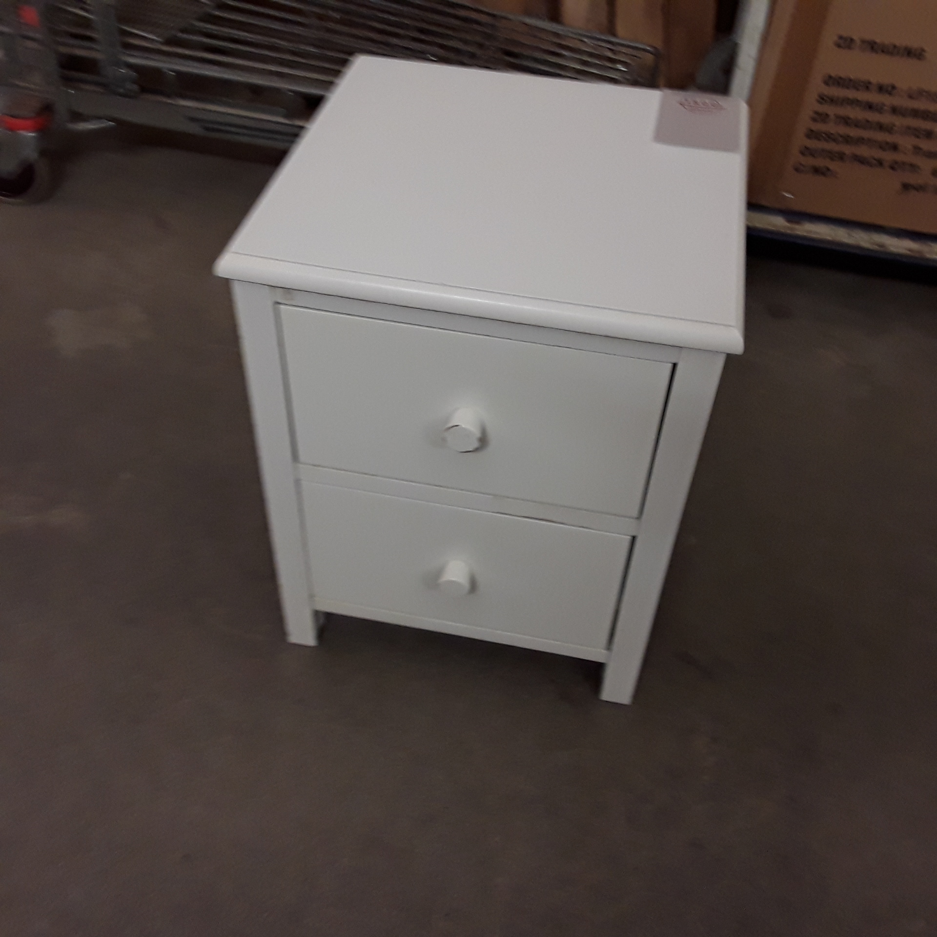 <p>Chevet PM 2 tiroirs blanc<br />8,00 € T.T.C<br /><a href="/Article/122669?type=depose" style="color:white;" target="_blank">Lien vers l&#39;article</a></p>