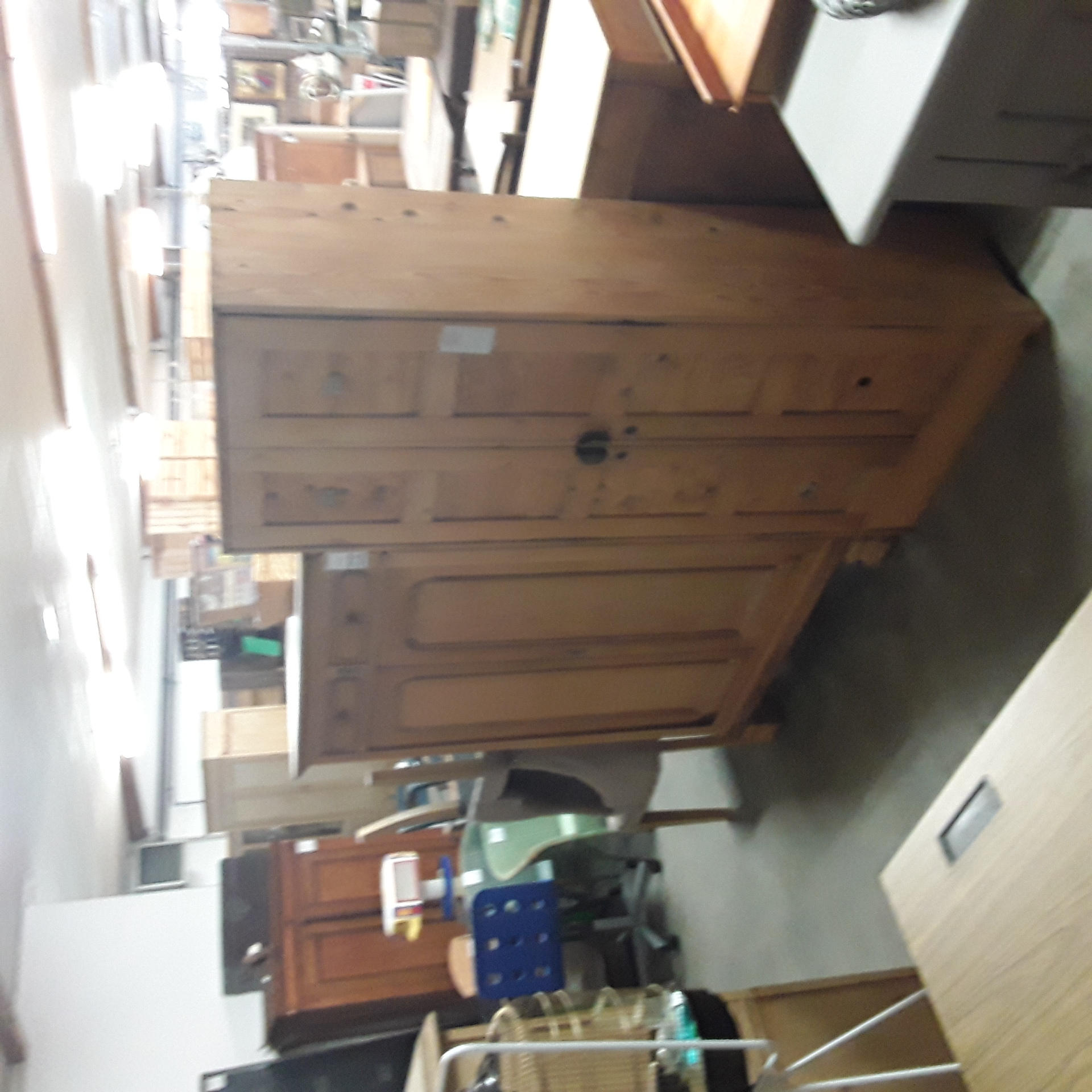 <p>Armoire  2 portes GM avec <br />planches  pin<br />100,00 € T.T.C<br /><a href="/Article/124491?type=depose" style="color:white;" target="_blank">Lien vers l'article</a></p>