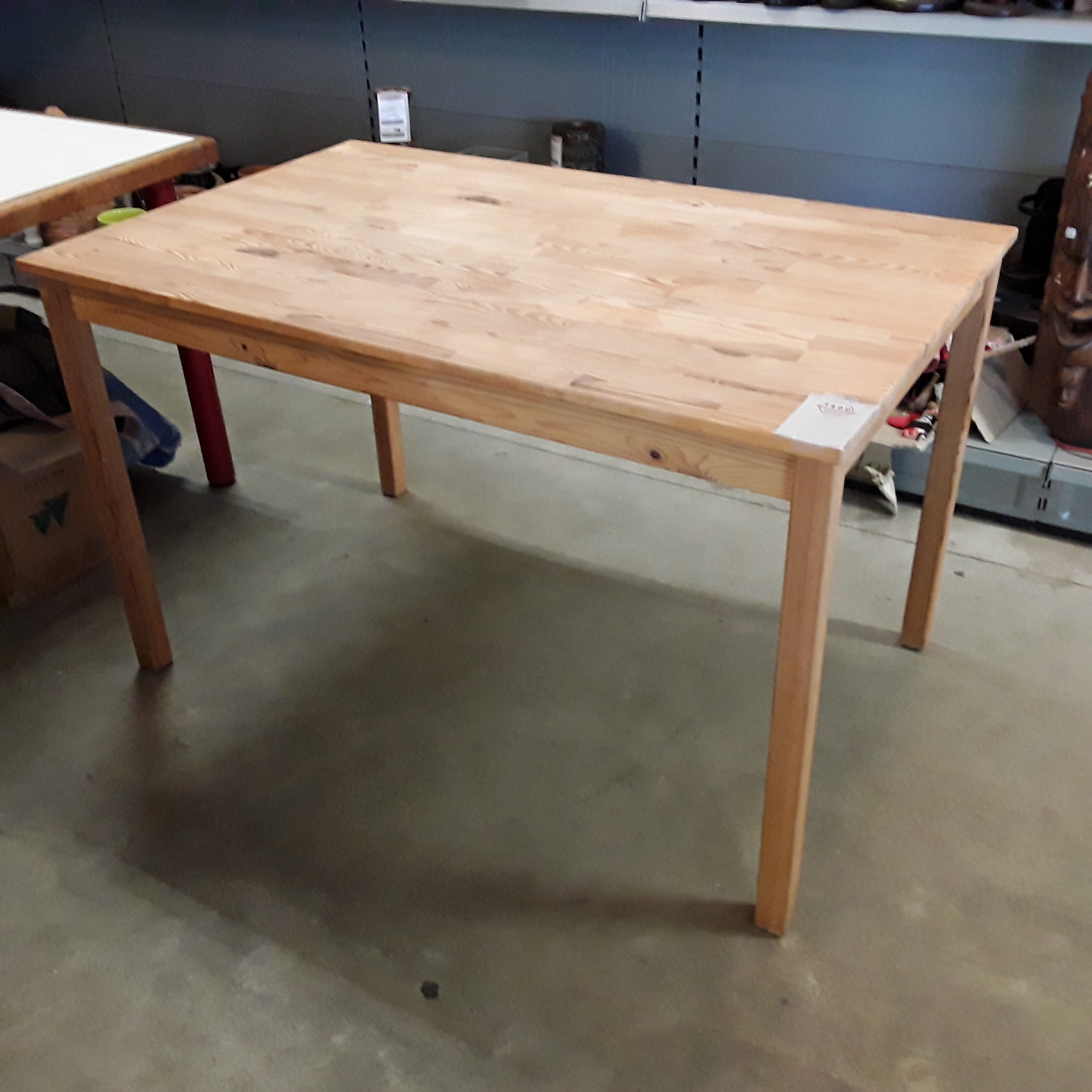 <p>Table Ikea 120 x 75 cm en pin<br />50,00 € T.T.C<br /><a href="/Article/122833?type=depose" style="color:white;" target="_blank">Lien vers l&#39;article</a></p>