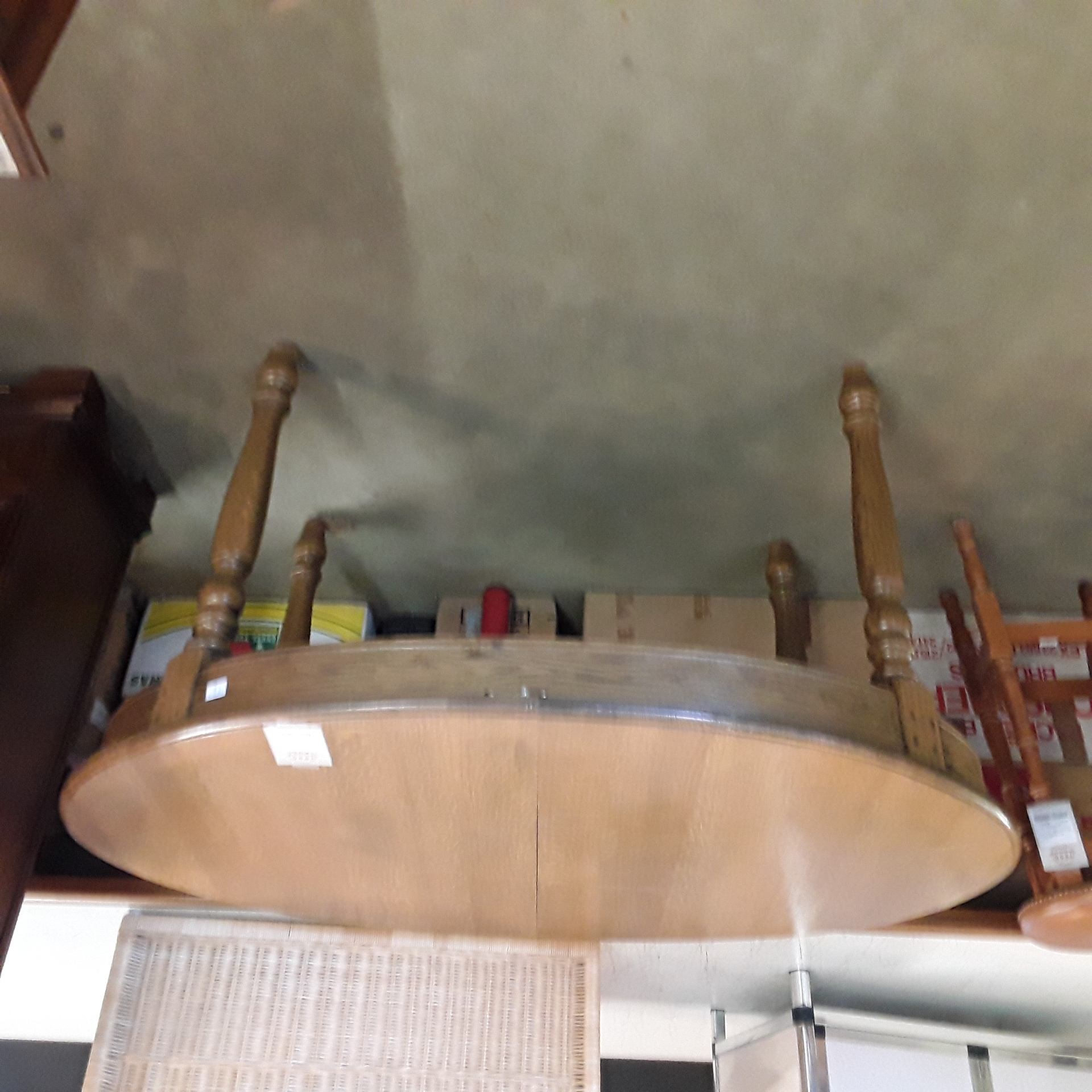 <p>Tabla ovale en chêne<br />+ allonge<br />125,00 € T.T.C<br /><a href="/Article/123025?type=depose" style="color:white;" target="_blank">Lien vers l'article</a></p>