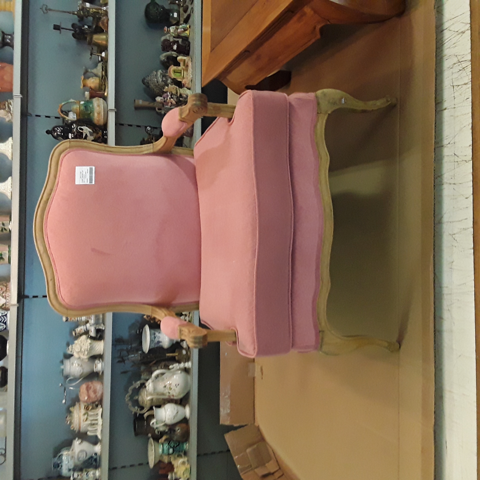 <p>Fauteuil  Béregère rose <br />Style: LOUIS XV<br />100,00 € T.T.C<br /><a href="/Article/123386?type=depose" style="color:white;" target="_blank">Lien vers l'article</a></p>