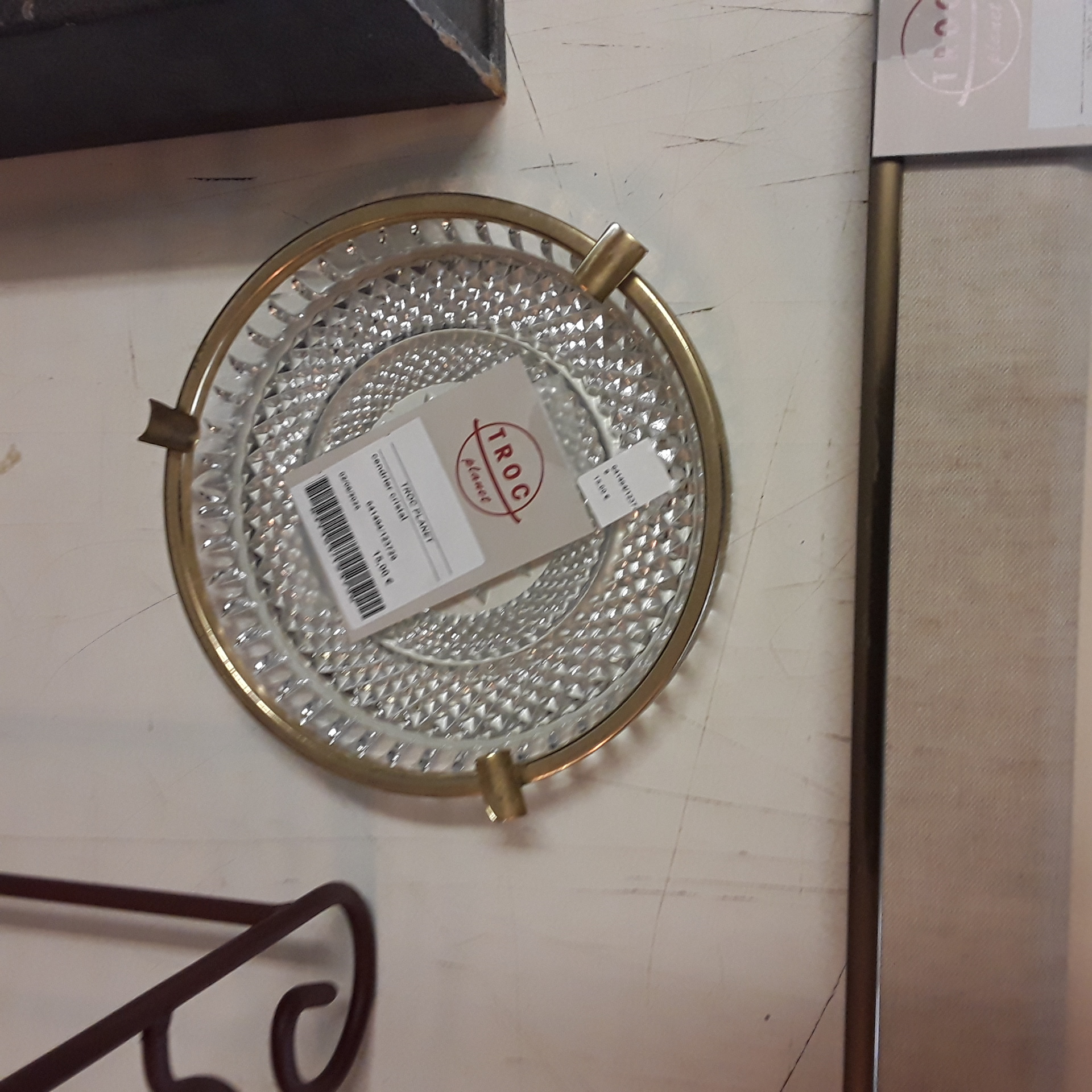 <p>cendrier cristal<br />15,00 € T.T.C<br /><a href="/Article/123729?type=depose" style="color:white;" target="_blank">Lien vers l'article</a></p>
