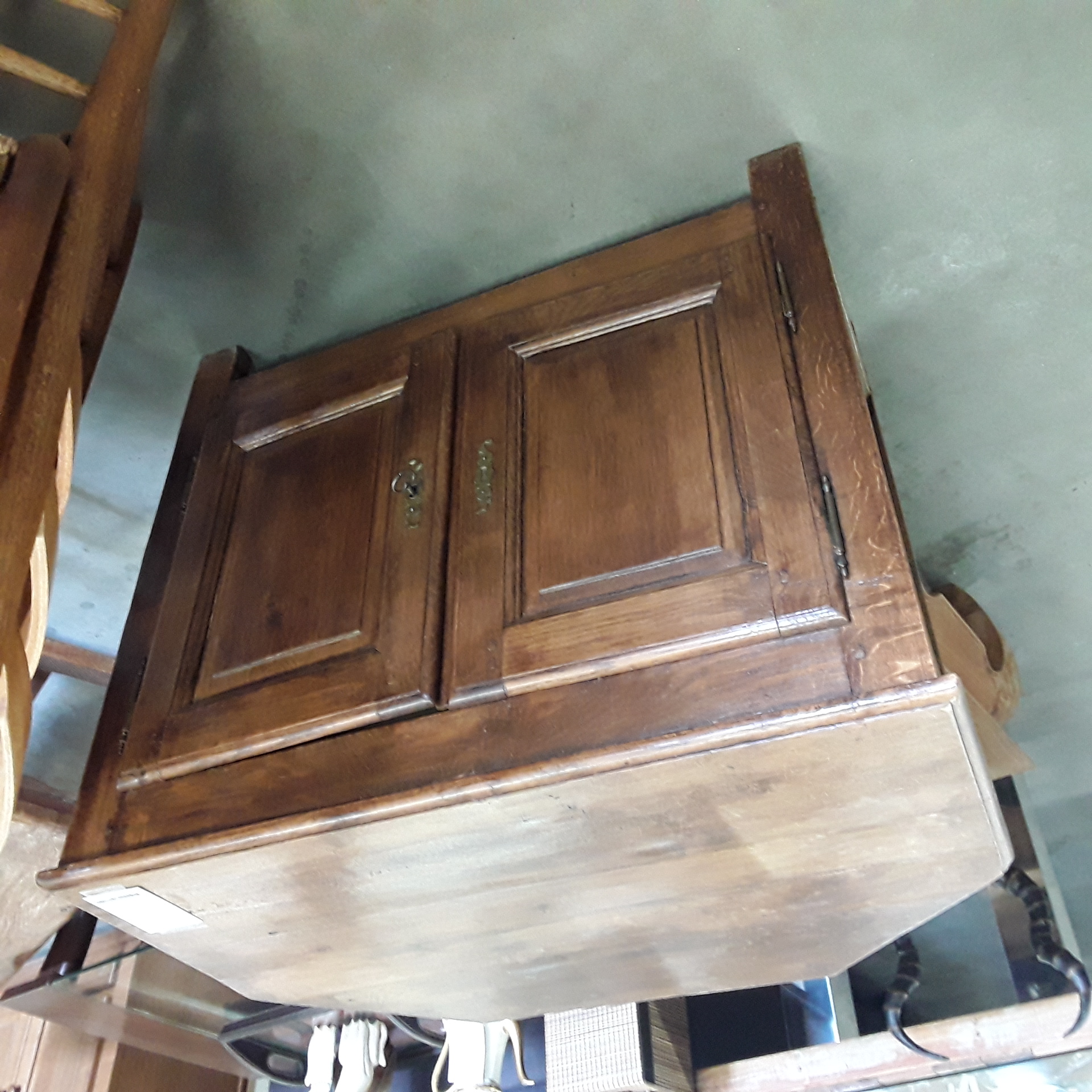 <p>Meuble de coin en chêne<br />50,00 € T.T.C<br /><a href="/Article/123607?type=depose" style="color:white;" target="_blank">Lien vers l'article</a></p>