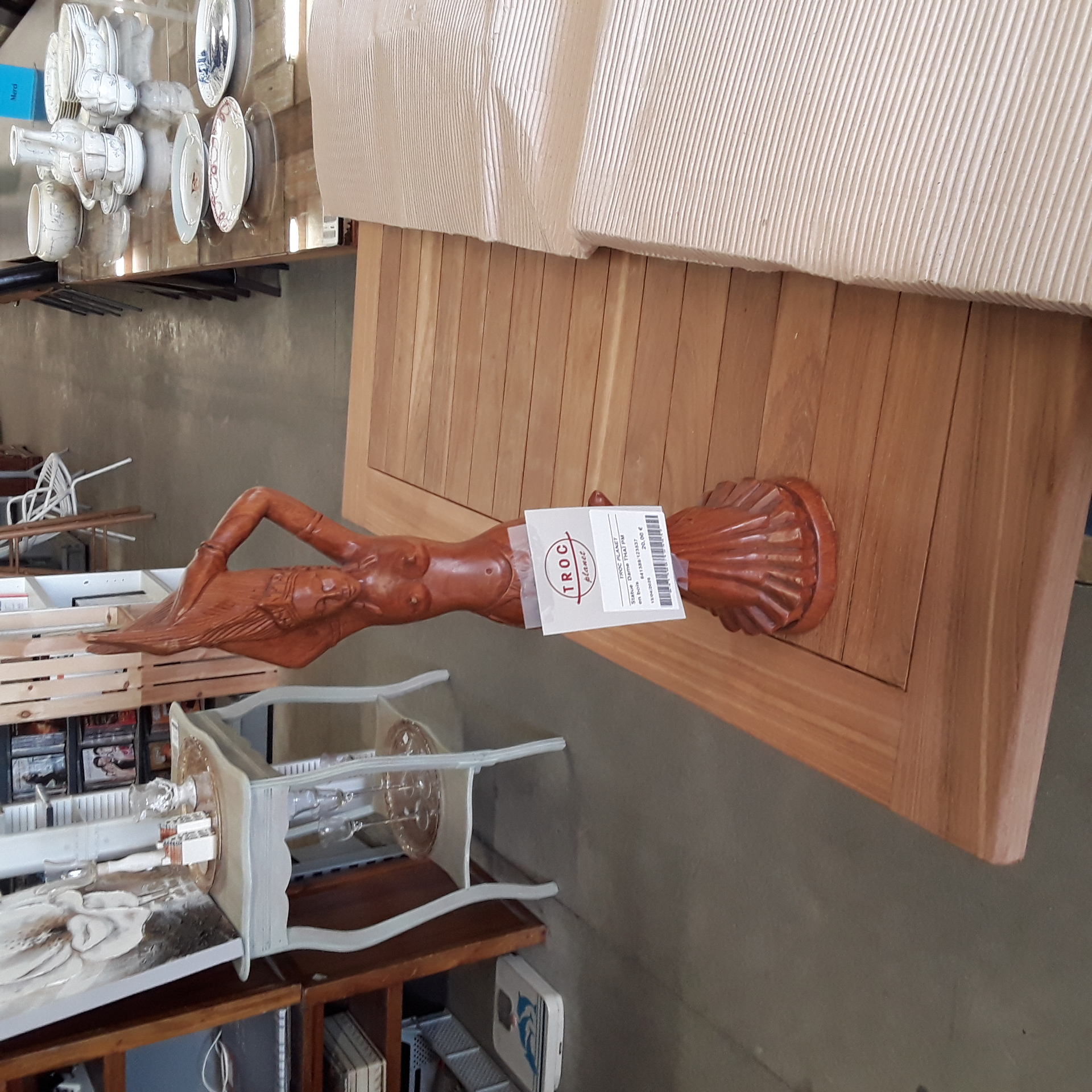 <p>Statue  Dame THAÏ PM<br />en bois<br />20,00 € T.T.C<br /><a href="/Article/123537?type=depose" style="color:white;" target="_blank">Lien vers l'article</a></p>