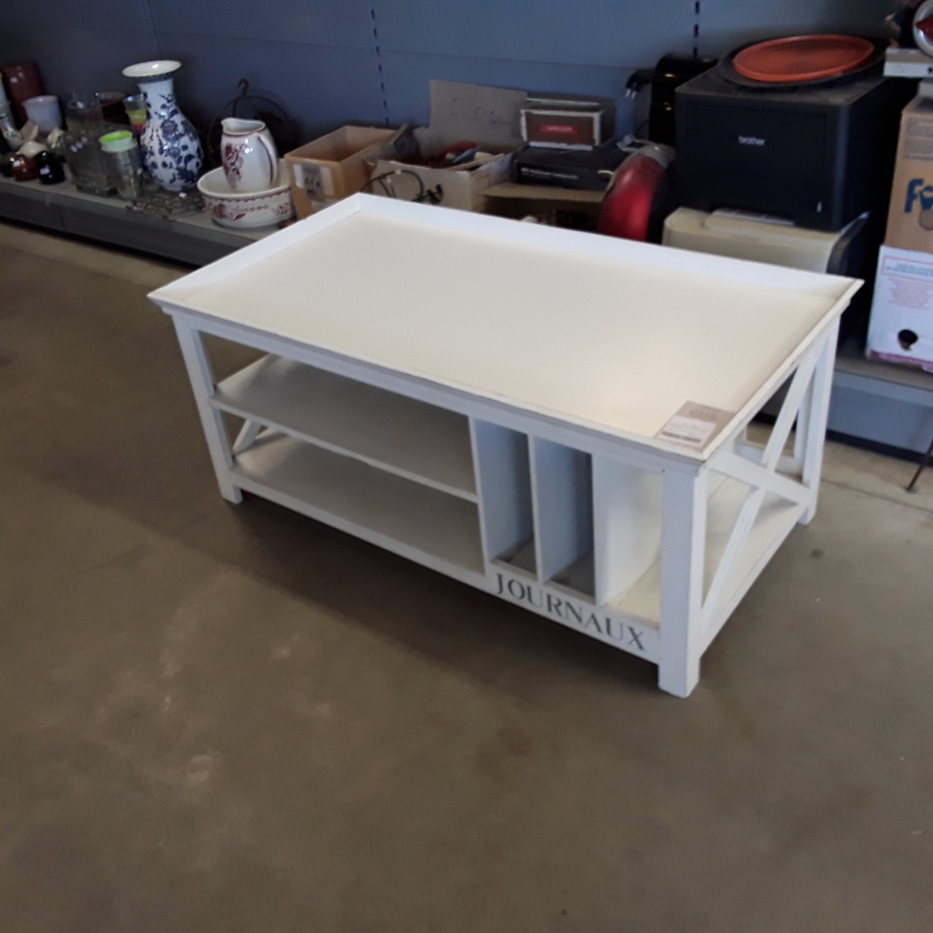 <p>Table salon Maison du monde<br />Newport<br />40,00 € T.T.C<br /><a href="/Article/121313?type=depose" style="color:white;" target="_blank">Lien vers l&#39;article</a></p>
