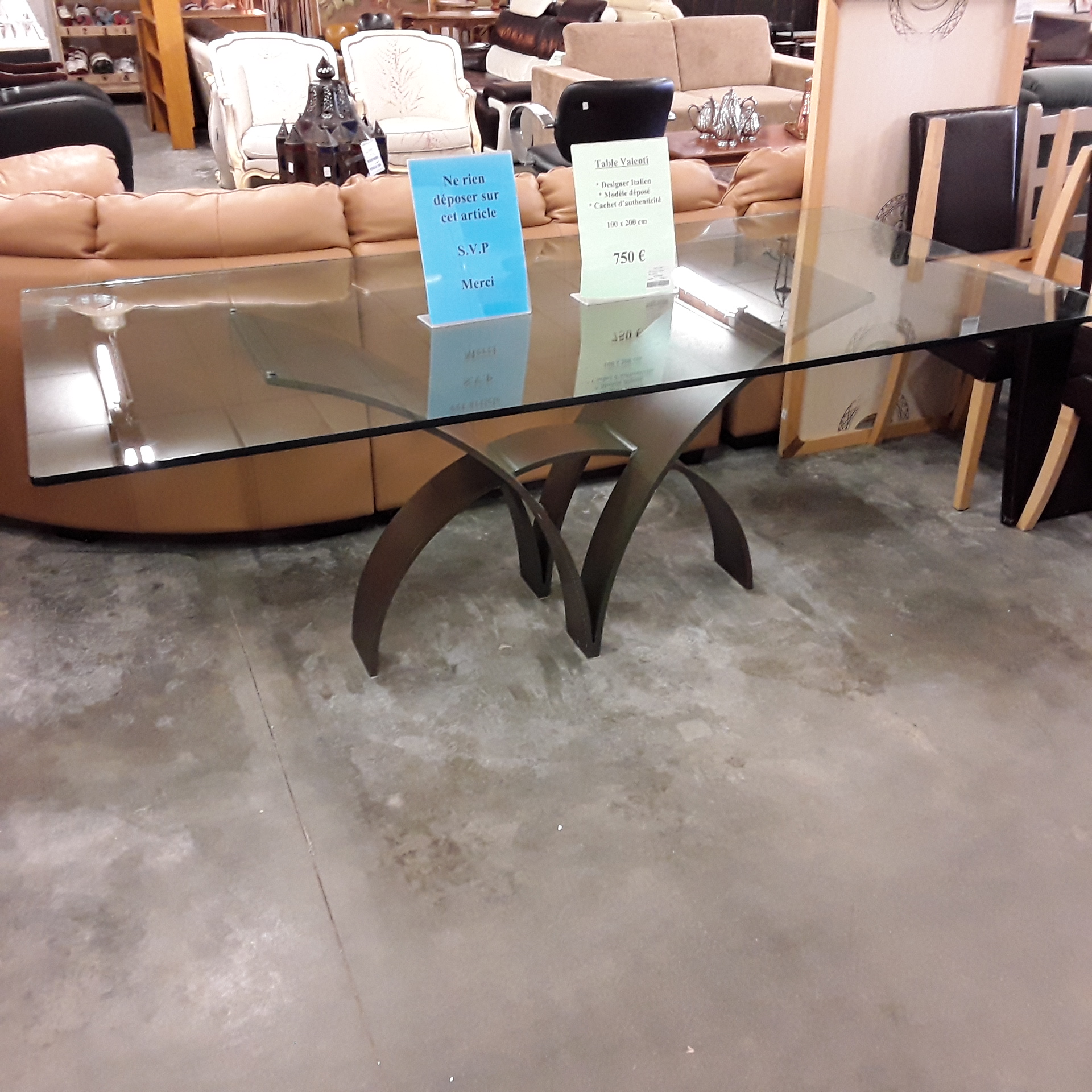 <p>Table designer Valenti<br /> 100 x 200 Cm<br />600,00 € T.T.C<br /><a href="/Article/121084?type=depose" style="color:white;" target="_blank">Lien vers l&#39;article</a></p>