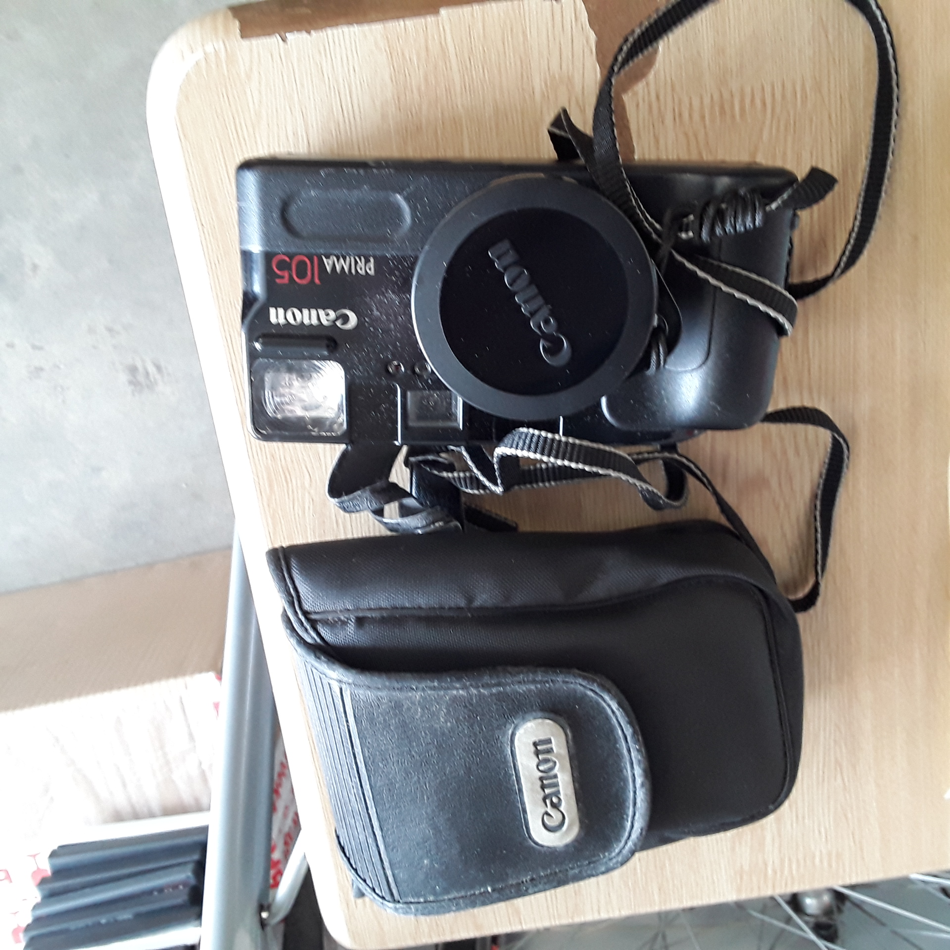 <p>Appareil photo CANON PRIMA<br />A 105<br />50,00 € T.T.C<br /><a href="/Article/123943?type=depose" style="color:white;" target="_blank">Lien vers l'article</a></p>