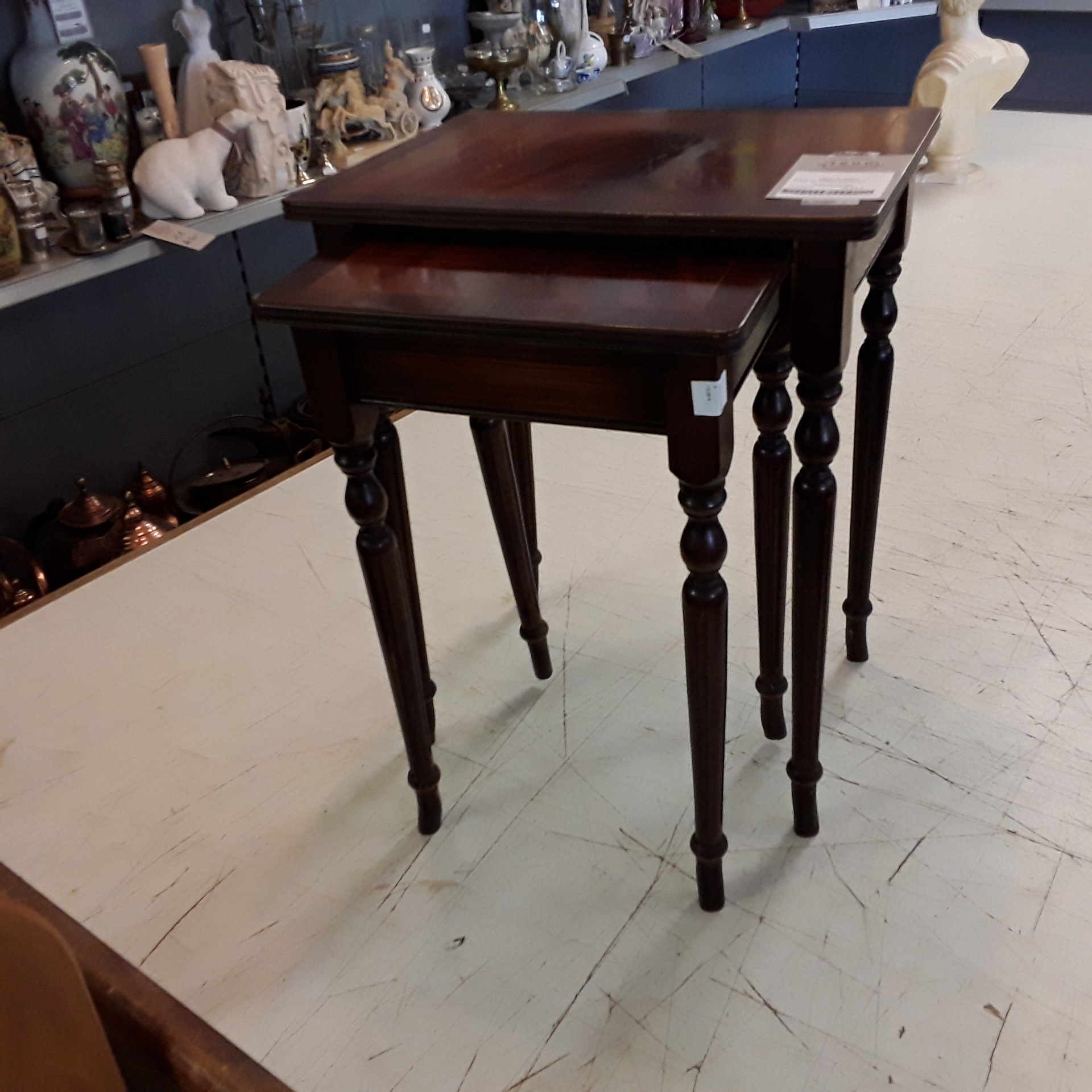 <p>Paire de tables gigognes<br />15,00 € T.T.C<br /><a href="/Article/121366?type=depose" style="color:white;" target="_blank">Lien vers l&#39;article</a></p>