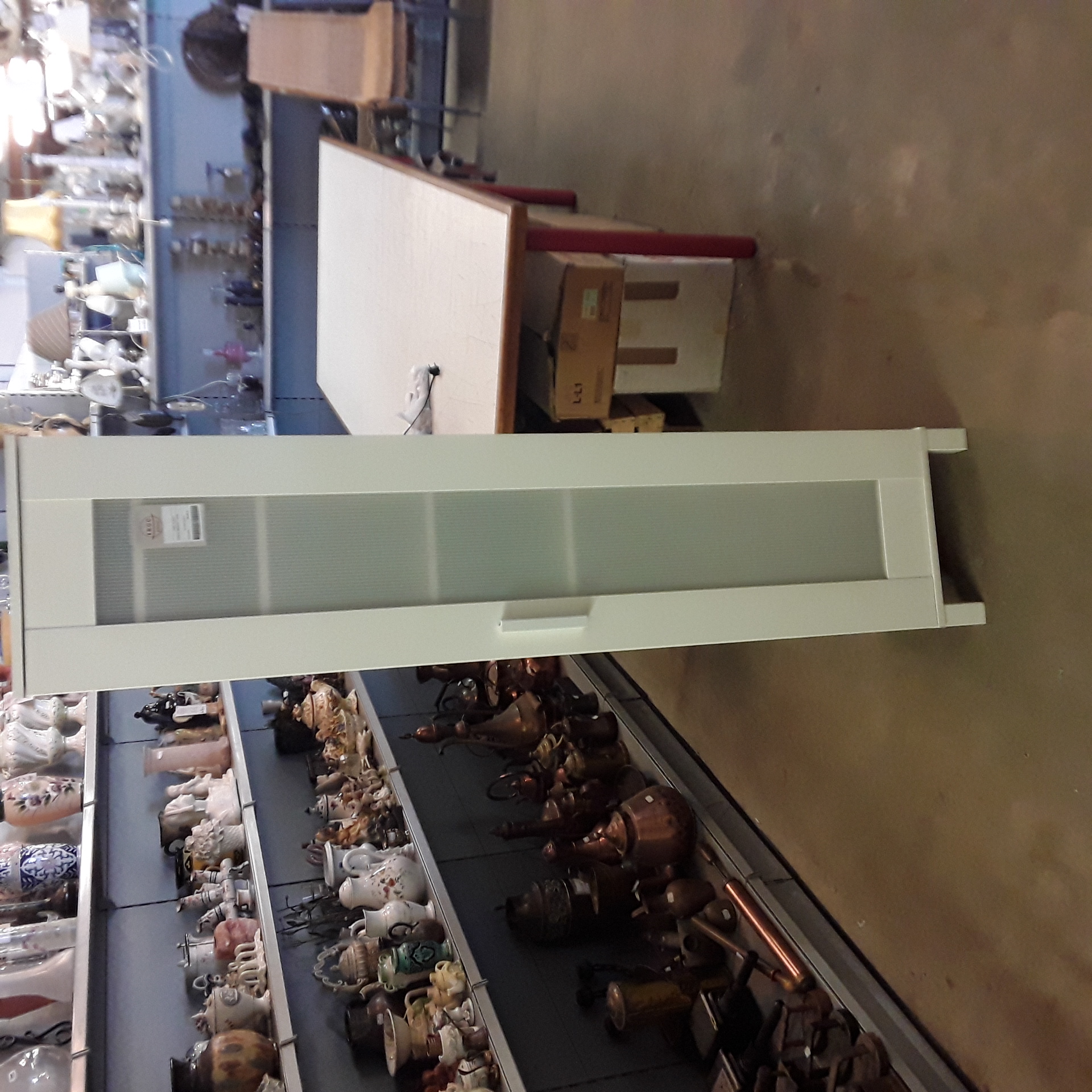 <p>Colone blanche 1 porte<br />40,00 € T.T.C<br /><a href="/Article/123317?type=depose" style="color:white;" target="_blank">Lien vers l'article</a></p>