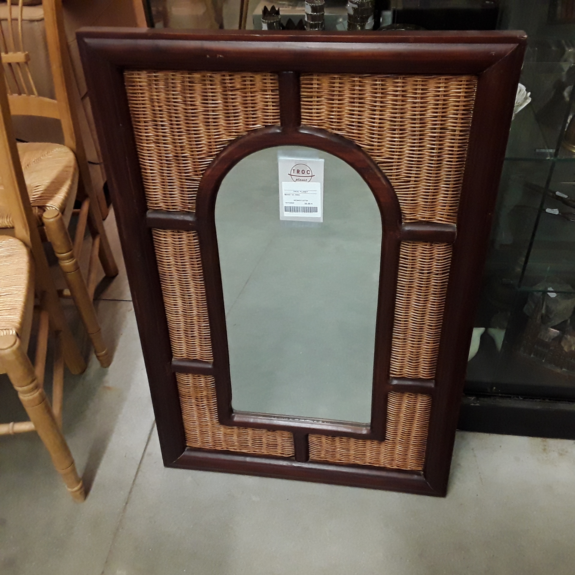 <p>Miroir en rotin<br />30,00 € T.T.C<br /><a href="/Article/122724?type=depose" style="color:white;" target="_blank">Lien vers l&#39;article</a></p>