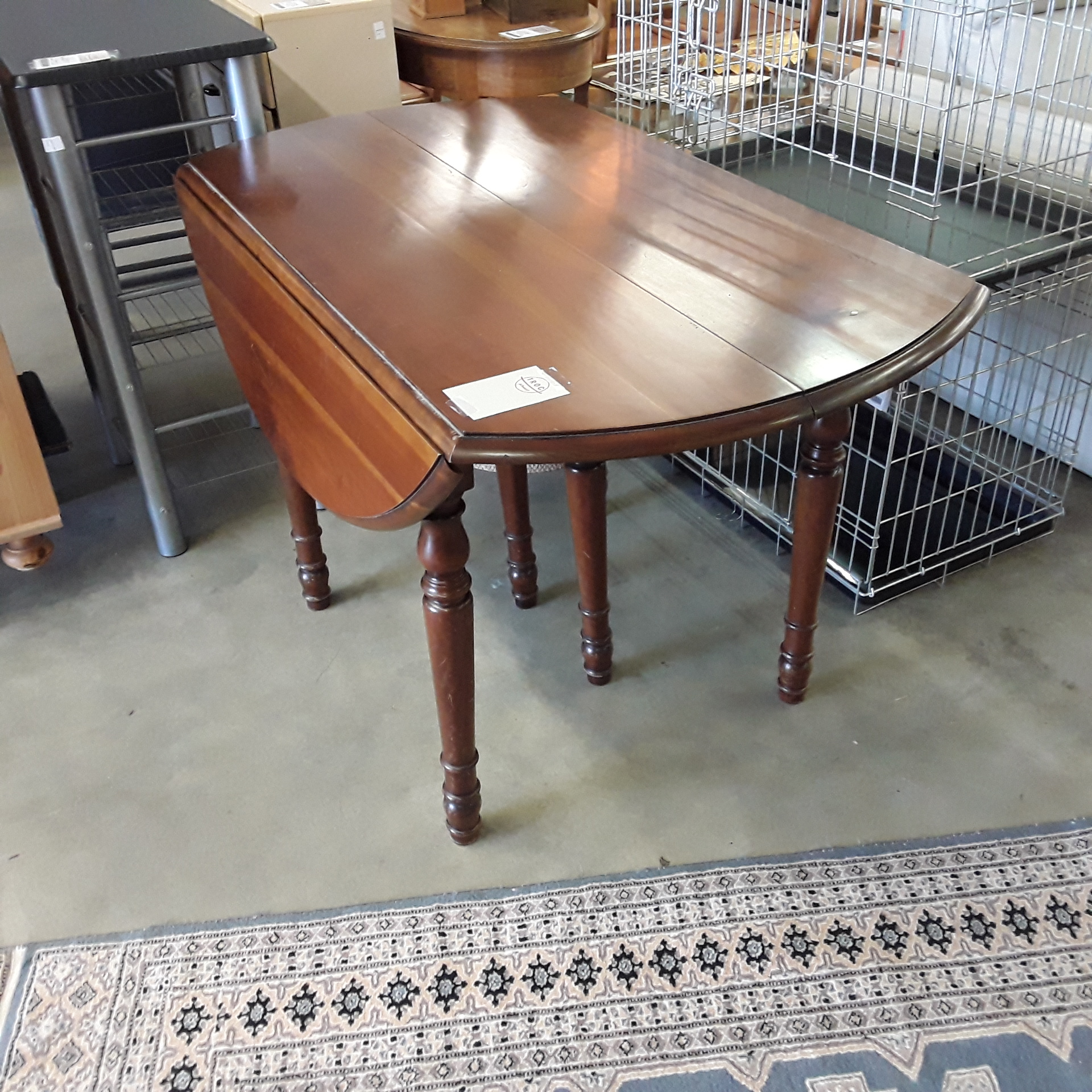 <p>Table ronde merisier<br />ø 115 cm<br />64,00 € T.T.C<br /><a href="/Article/122082?type=depose" style="color:white;" target="_blank">Lien vers l&#39;article</a></p>