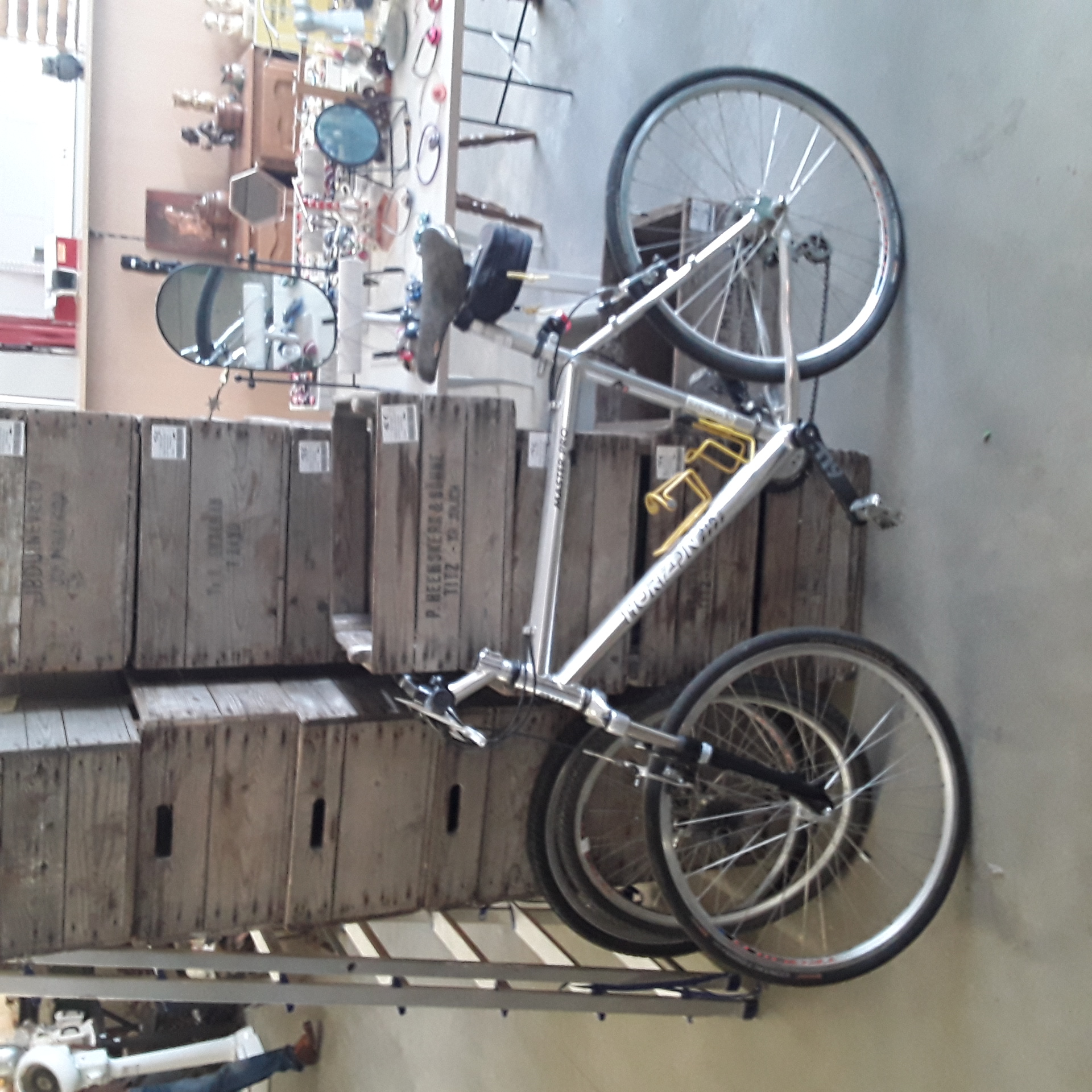 <p>Vélo horizon bike 8 vitesses<br />+ 2 roues<br />90,00 € T.T.C<br /><a href="/Article/123826?type=depose" style="color:white;" target="_blank">Lien vers l'article</a></p>