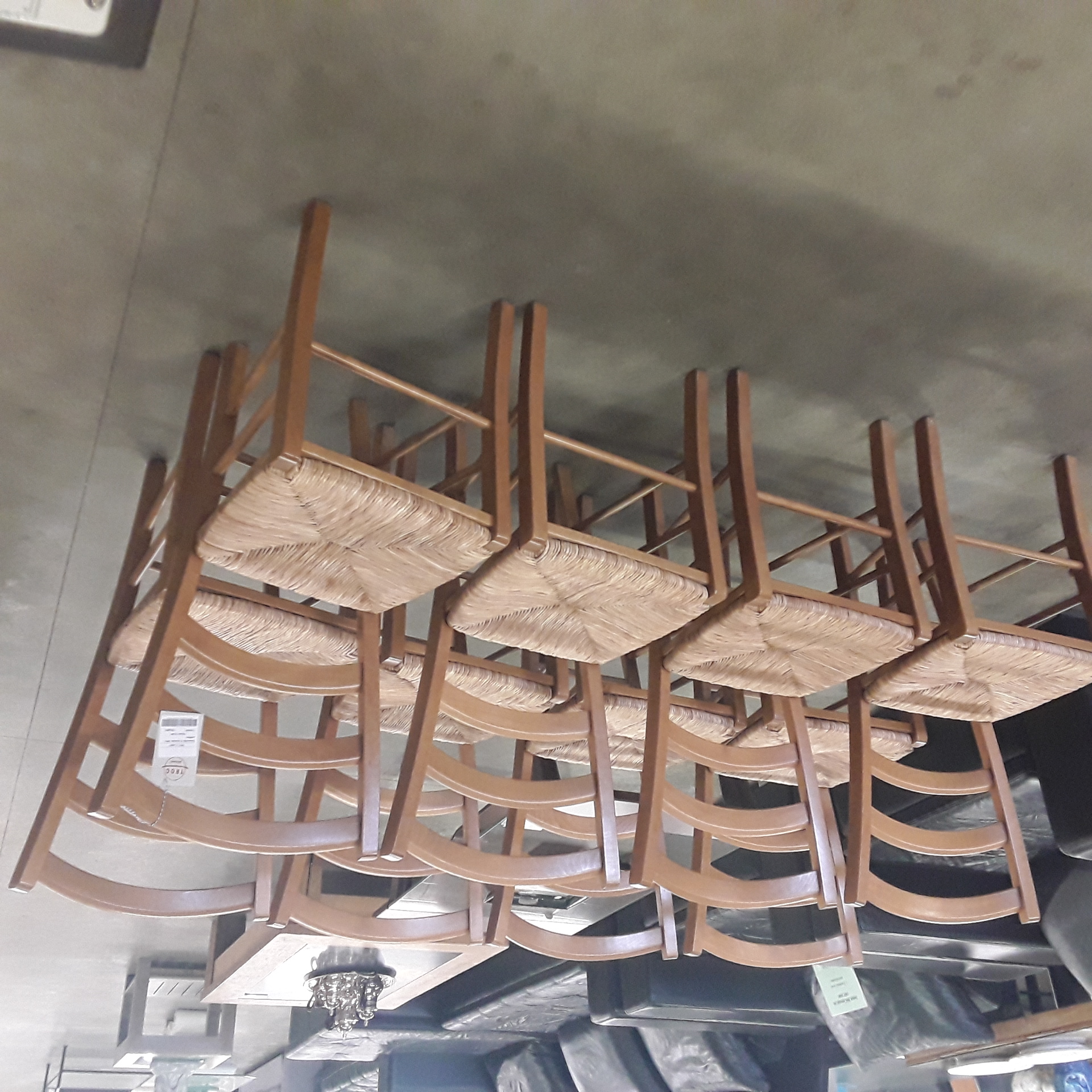 <p>Ensemble 8 chaises hêtre<br />paillées<br />150,00 € T.T.C<br /><a href="/Article/123261?type=depose" style="color:white;" target="_blank">Lien vers l'article</a></p>