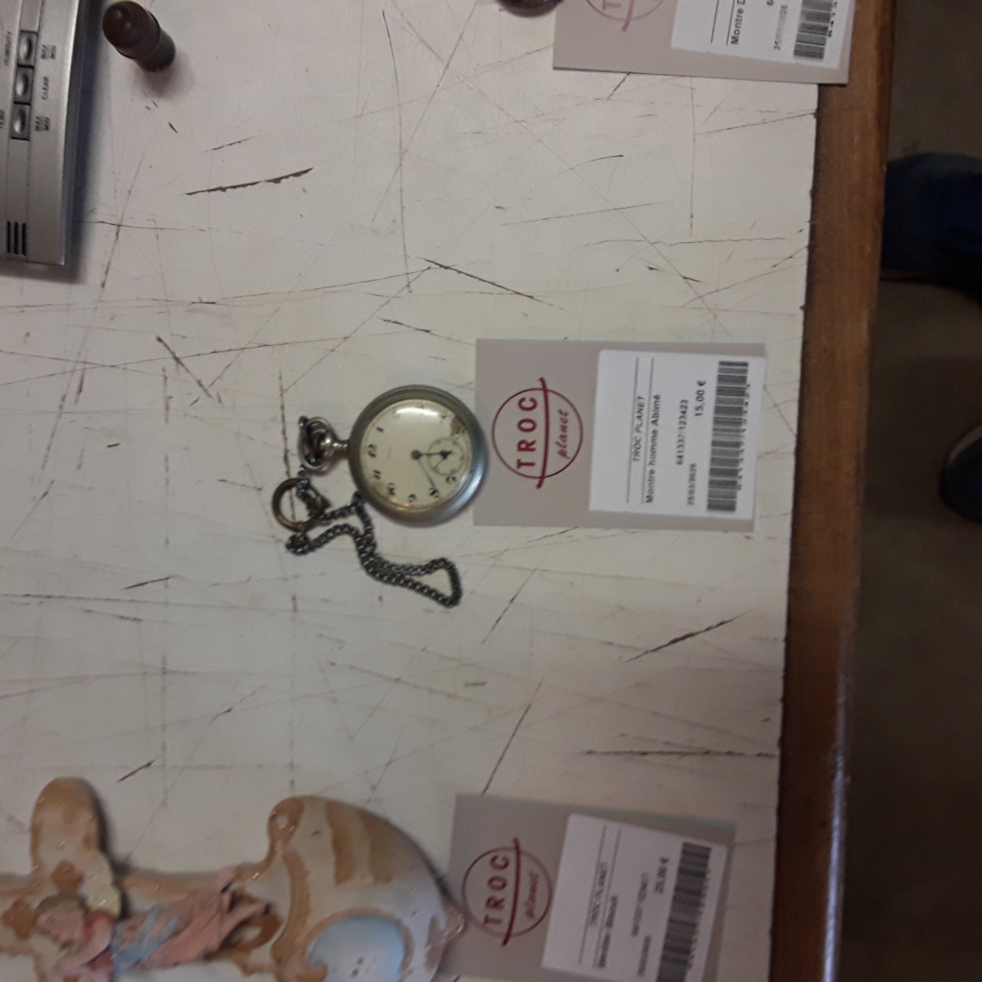 <p>Montre homme Abimé<br />15,00 € T.T.C<br /><a href="/Article/123423?type=depose" style="color:white;" target="_blank">Lien vers l'article</a></p>