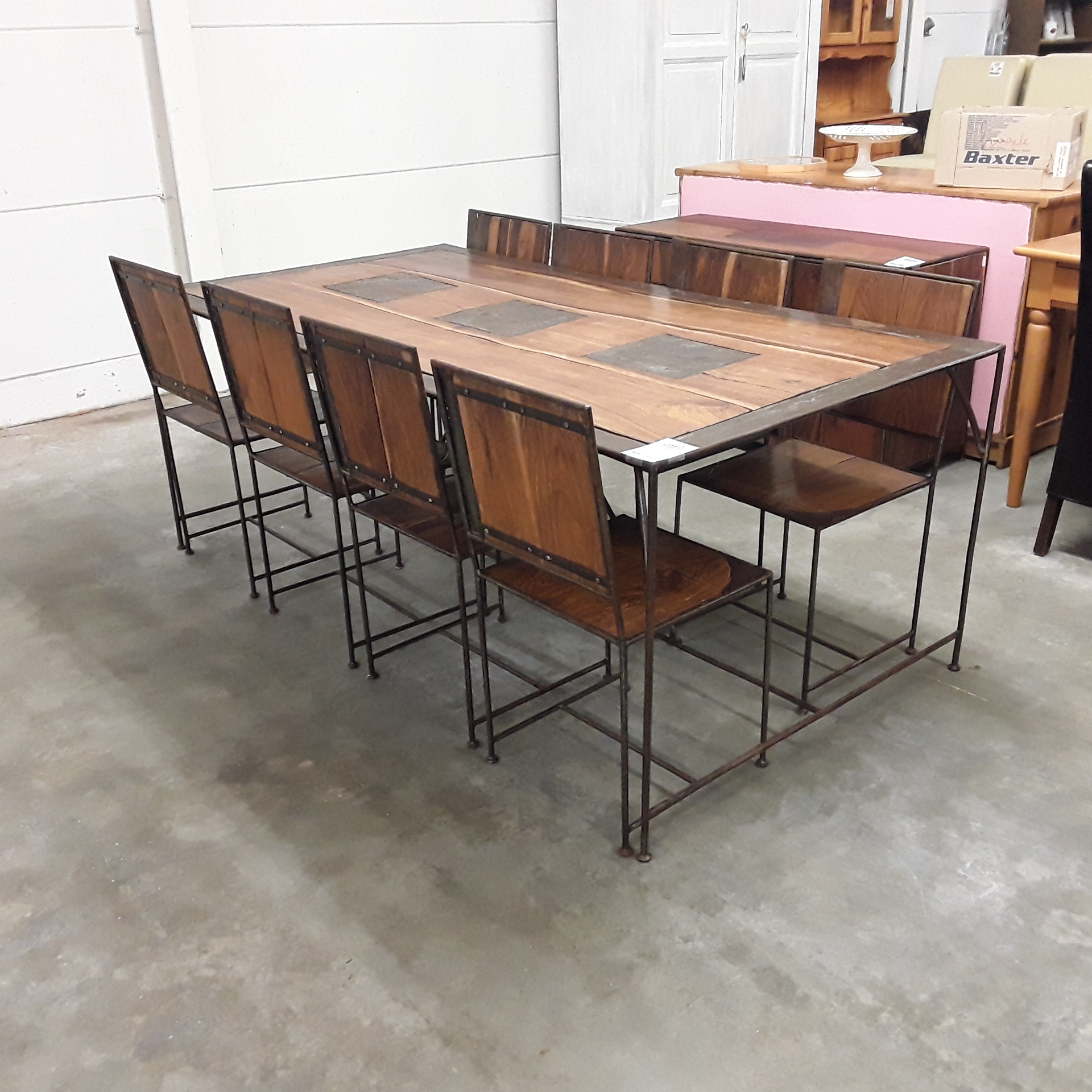 <p>Table manguier et fer forgé<br />190 x 100 cm + 8 chaises<br />300,00 € T.T.C<br /><a href="/Article/122741?type=depose" style="color:white;" target="_blank">Lien vers l&#39;article</a></p>