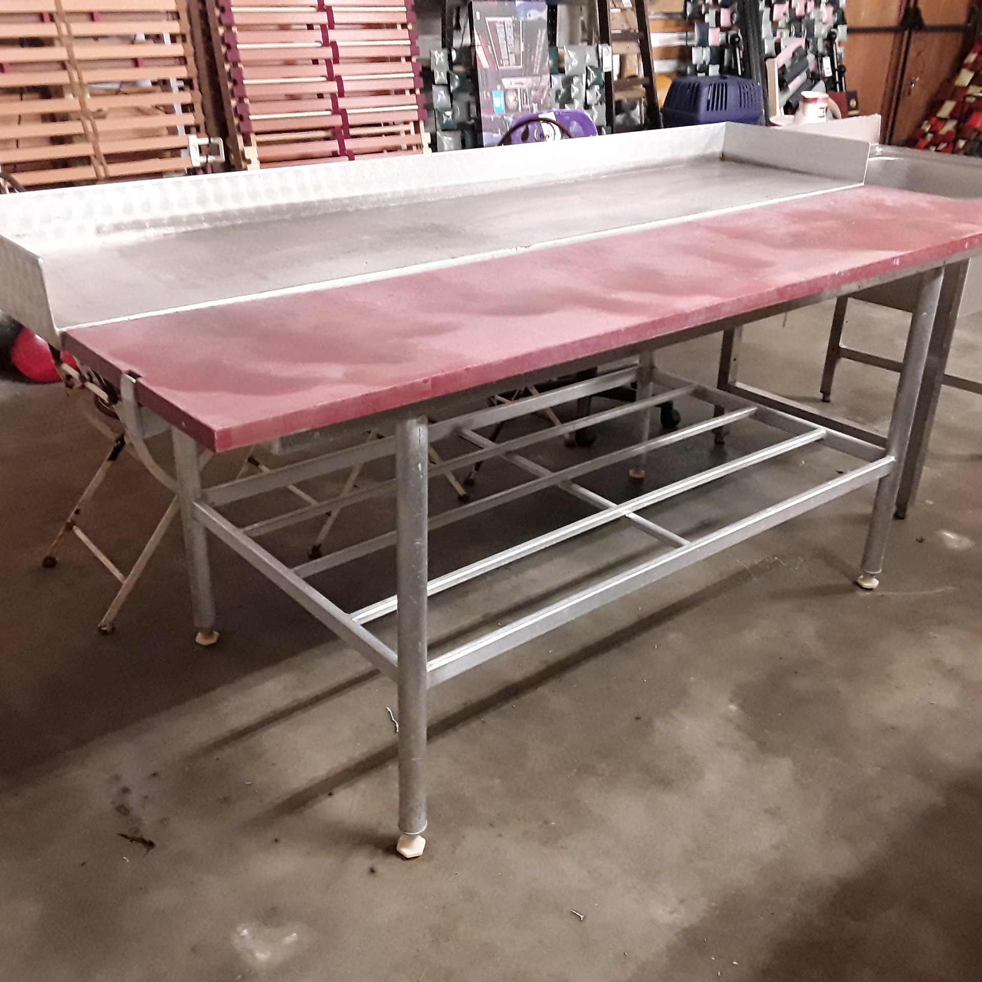 <p>Plan de travail pro 200x90cm<br />Inox + planche boucher<br />175,00 € T.T.C<br /><a href="/Article/122640?type=depose" style="color:white;" target="_blank">Lien vers l&#39;article</a></p>