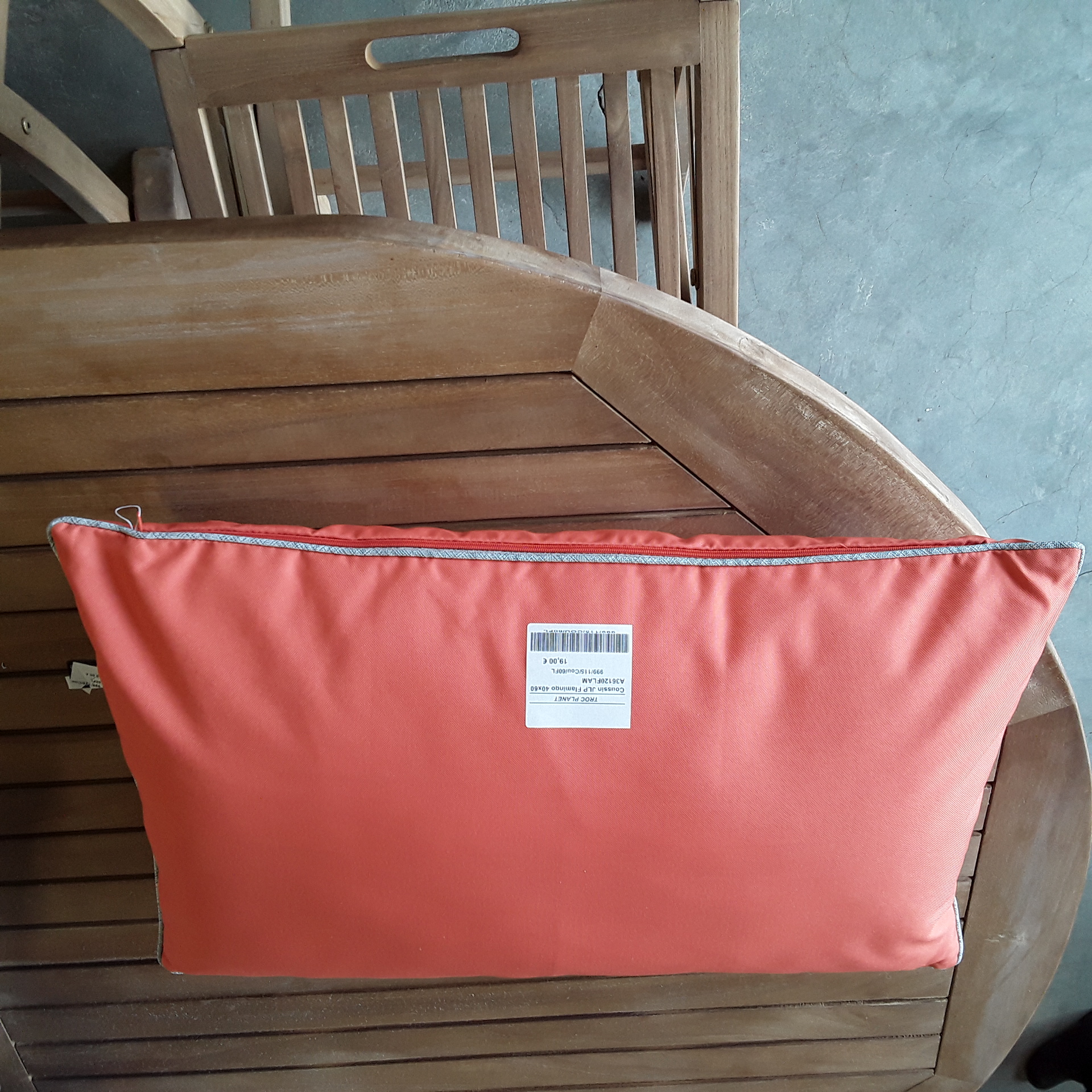 <p>Coussin JLP Flamingo 40x60<br />A36120FLAM<br />19,00 € T.T.C<br /><a href="/Article/4309?type=neuf" style="color:white;" target="_blank">Lien vers l&#39;article</a></p>