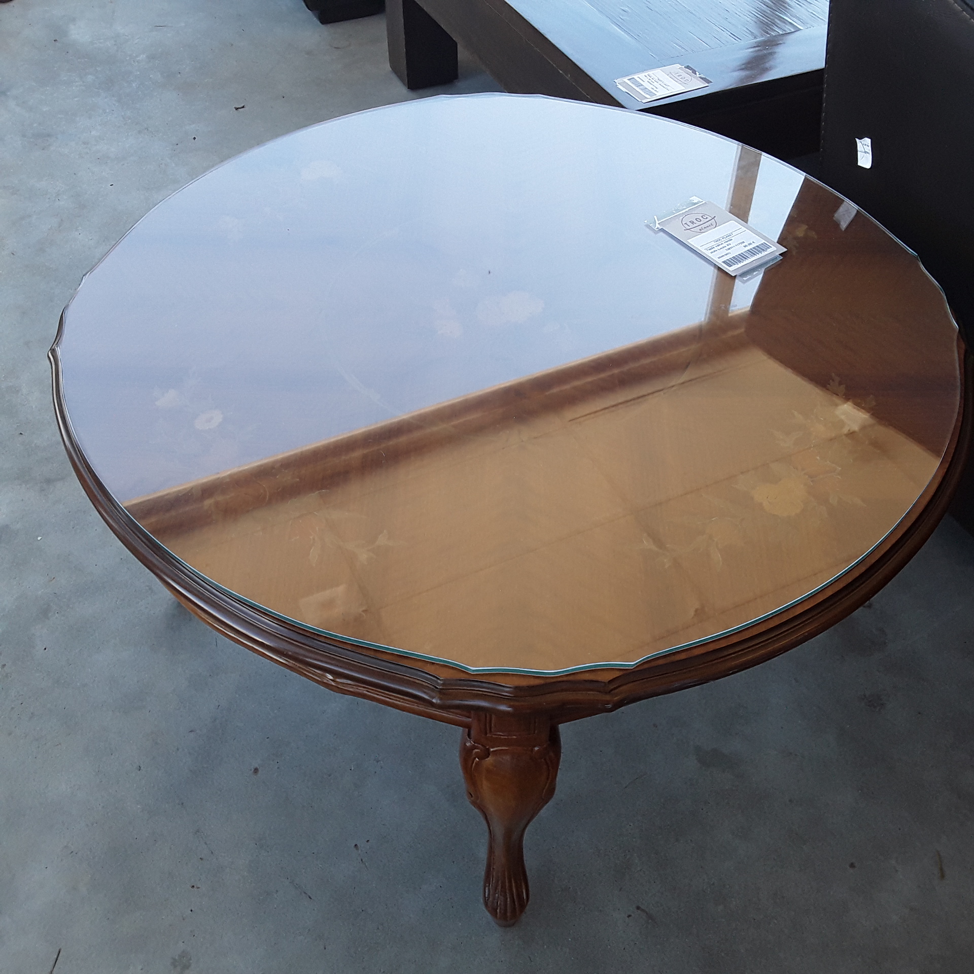 <p>Table salon ronde<br />style Louis XV<br />60,00 € T.T.C<br /><a href="/Article/117236?type=depose" style="color:white;" target="_blank">Lien vers l&#39;article</a></p>