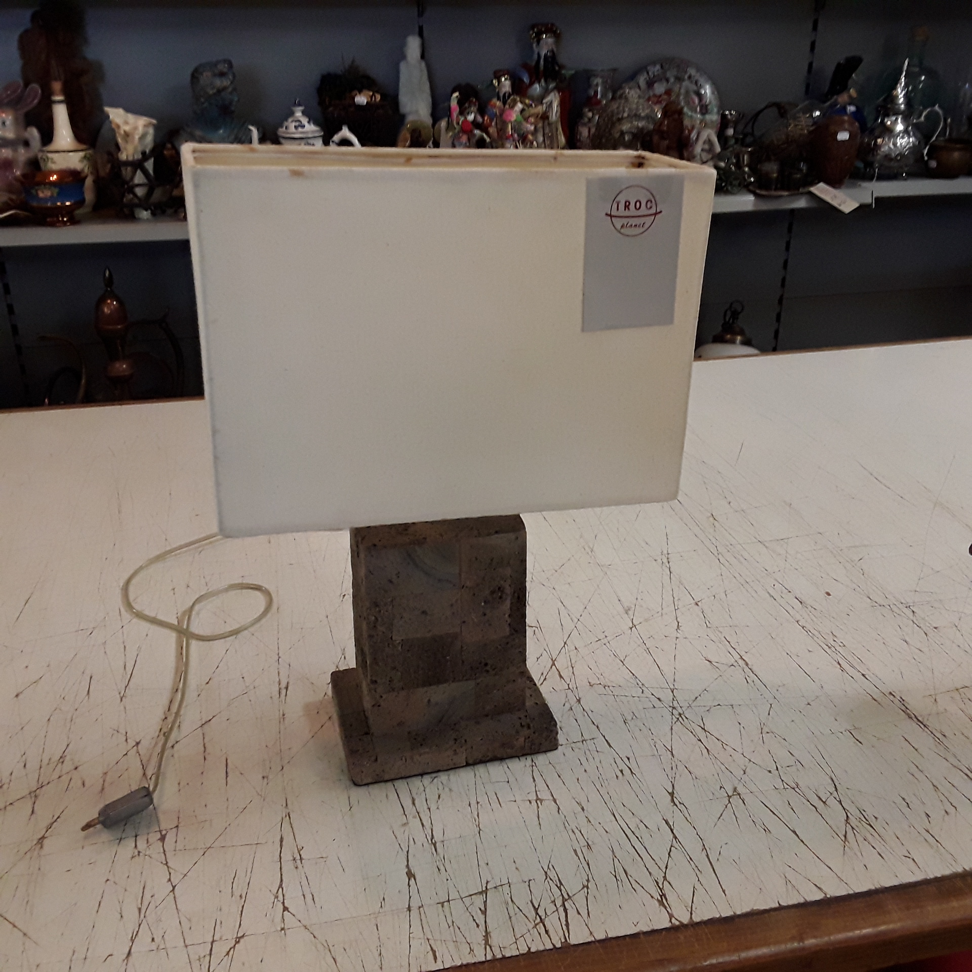 <p>Lampe pied pierre de lave<br />20,00 € T.T.C<br /><a href="/Article/122993?type=depose" style="color:white;" target="_blank">Lien vers l'article</a></p>