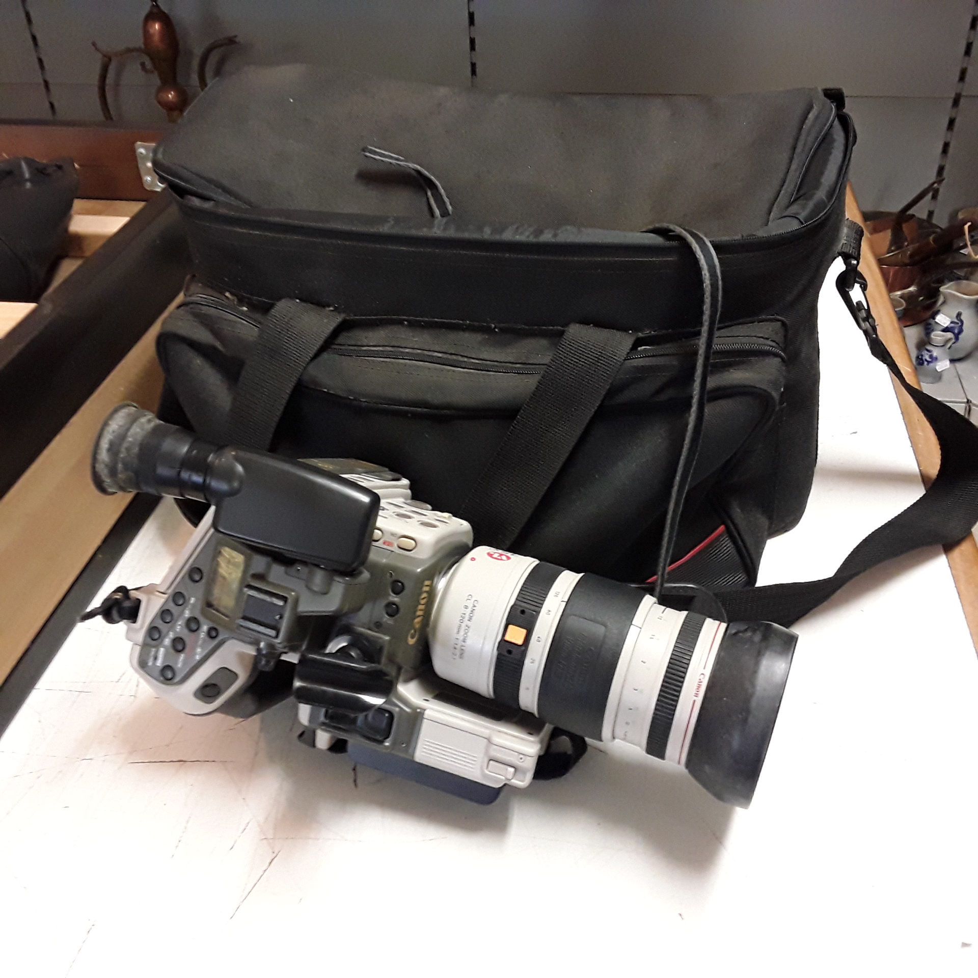 <p>Caméra Canovision EX2 Hi<br />+ Obj CL 8-120mm 1:1.4-2.1<br />195,00 € T.T.C<br /><a href="/Article/122735?type=depose" style="color:white;" target="_blank">Lien vers l&#39;article</a></p>