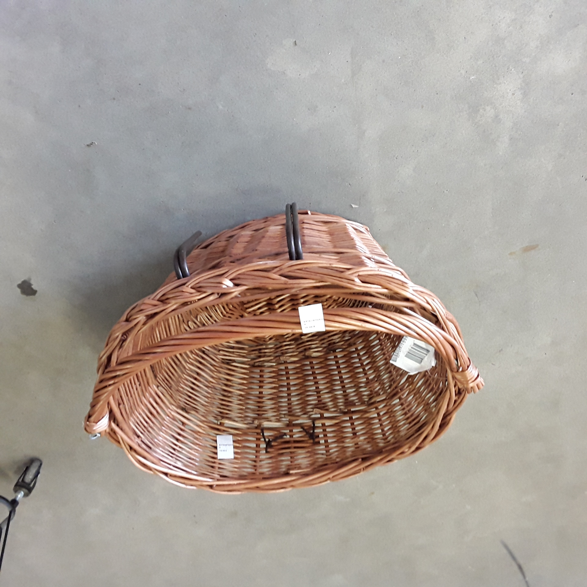 <p>Panier velo rotin<br />10,00 € T.T.C<br /><a href="/Article/124160?type=depose" style="color:white;" target="_blank">Lien vers l'article</a></p>
