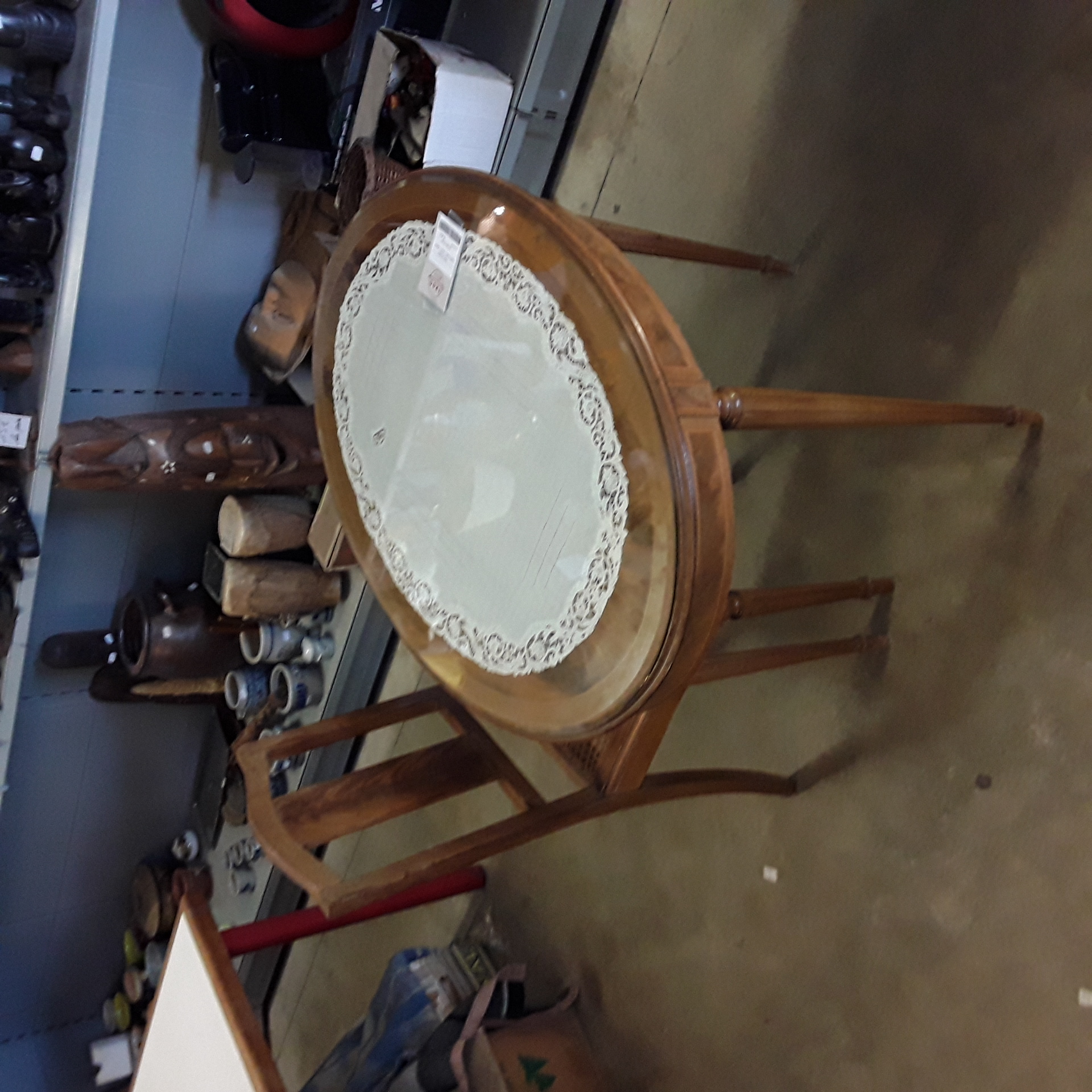 <p>Table ovale + verre + chaise<br />50,00 € T.T.C<br /><a href="/Article/123645?type=depose" style="color:white;" target="_blank">Lien vers l'article</a></p>