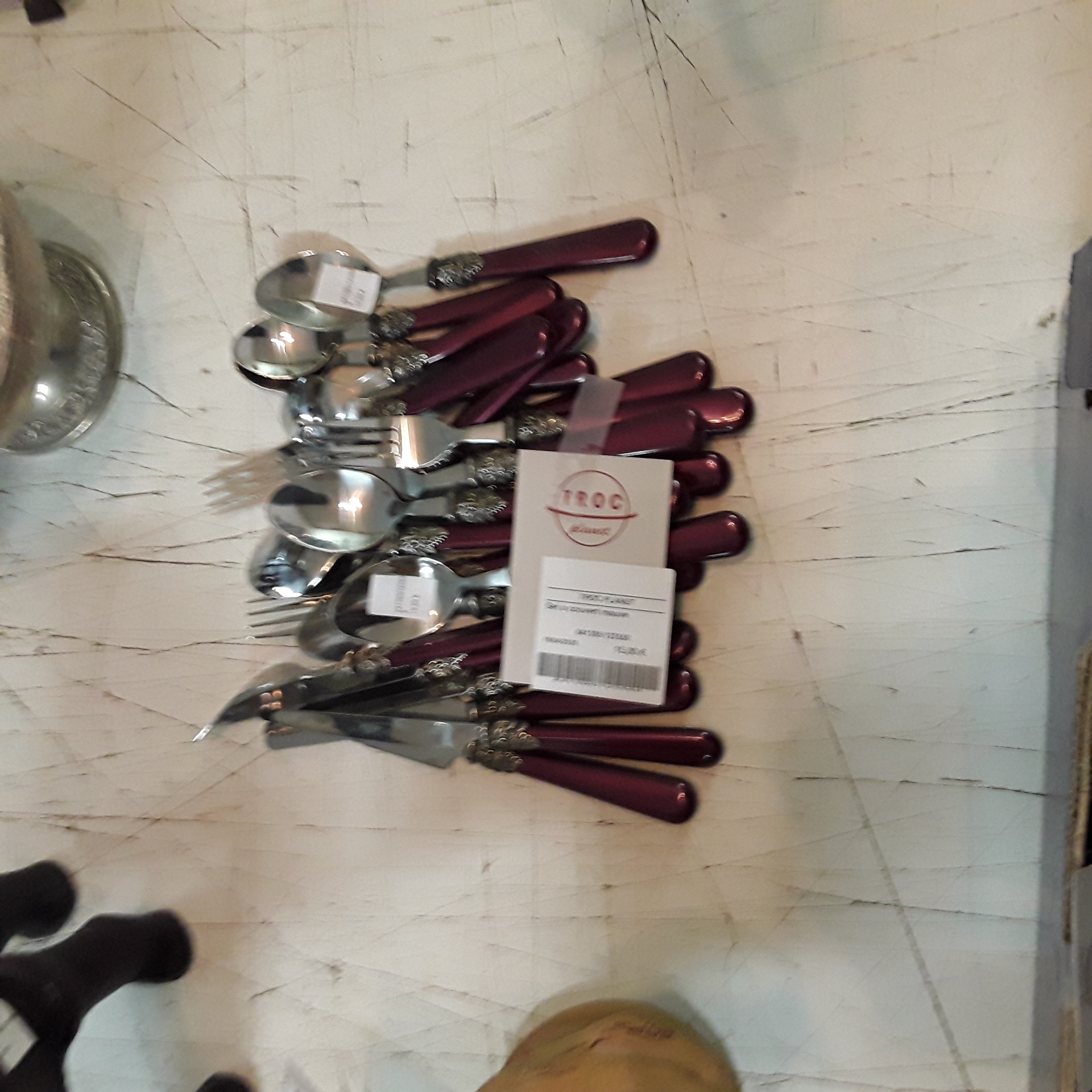 <p>Set a couvert mauve<br />15,00 € T.T.C<br /><a href="/Article/123550?type=depose" style="color:white;" target="_blank">Lien vers l'article</a></p>