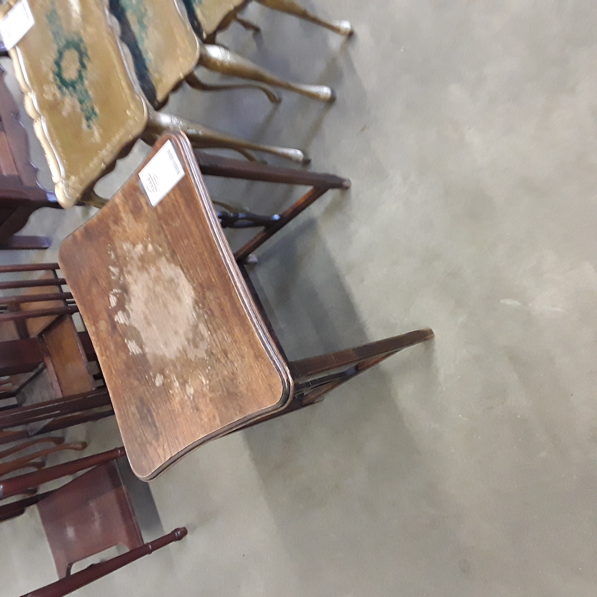 <p>Table d' appoint PM<br />10,00 € T.T.C<br /><a href="/Article/123852?type=depose" style="color:white;" target="_blank">Lien vers l'article</a></p>